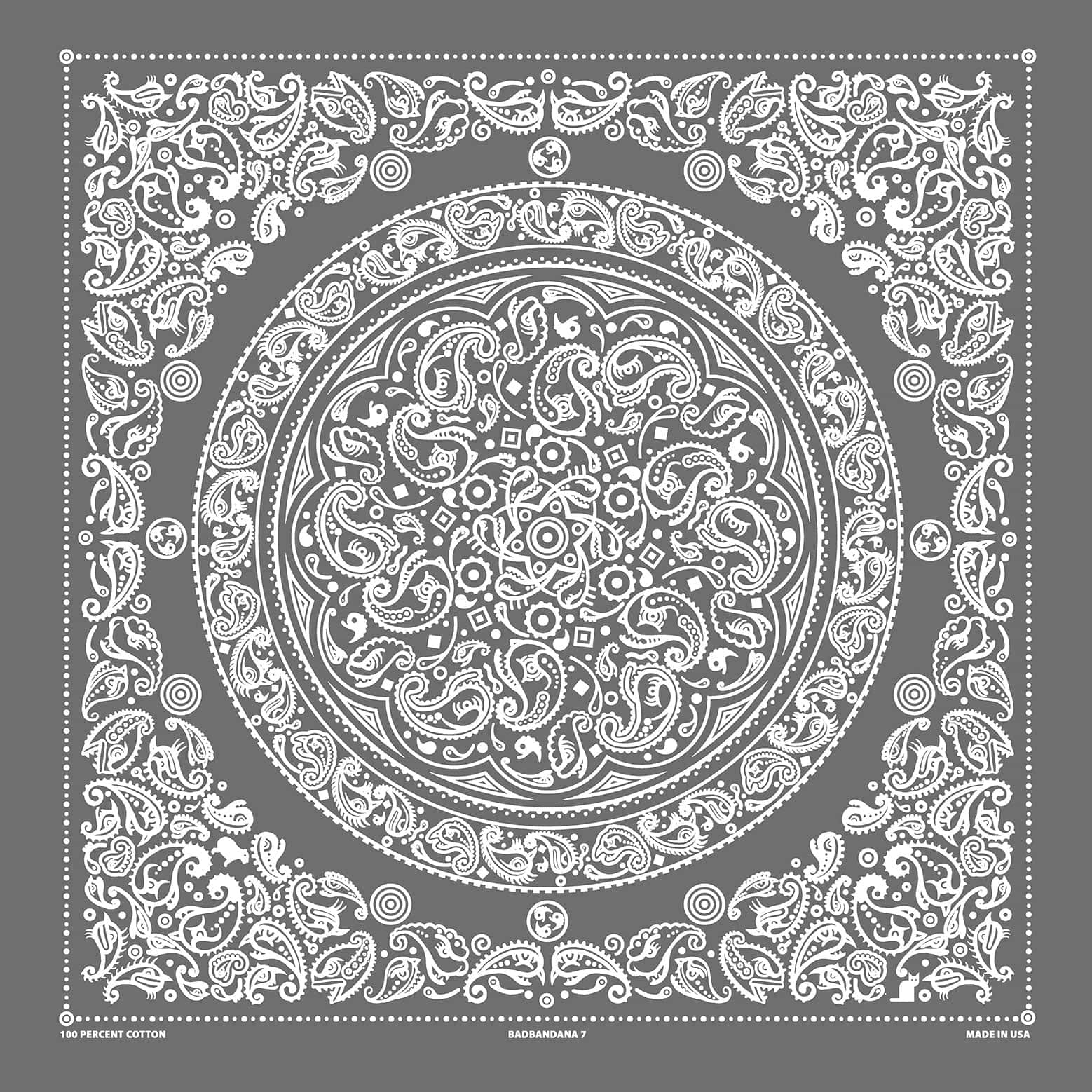 bandana 桌布 壁紙 — 白色佩斯利花紋頭巾，在純灰色背景上帶有複雜的漩渦和圓點。