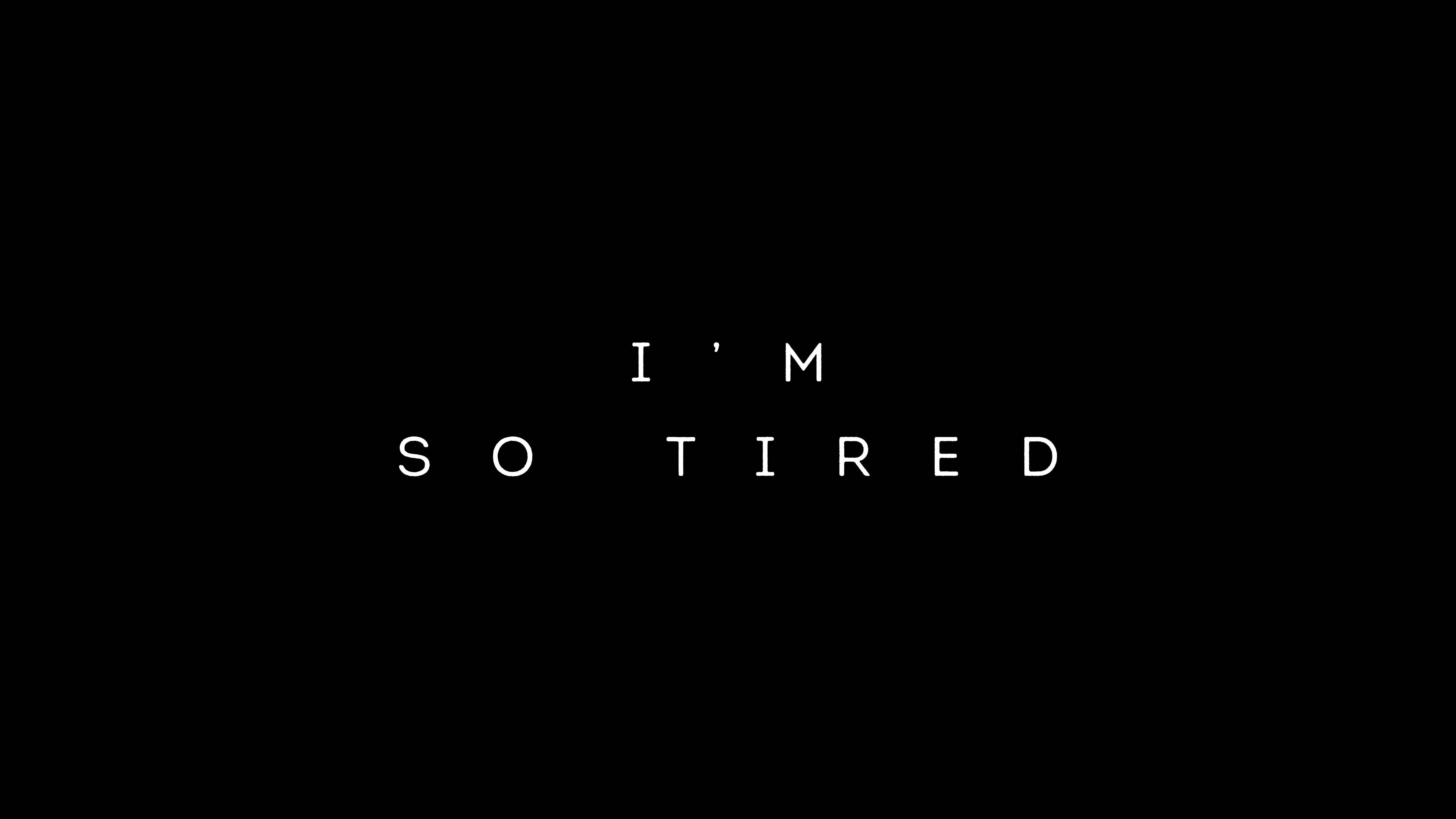 語錄 桌布 壁紙 — 白色像素文字顯示「I'M SO TIRED」，居中於純黑色背景上。