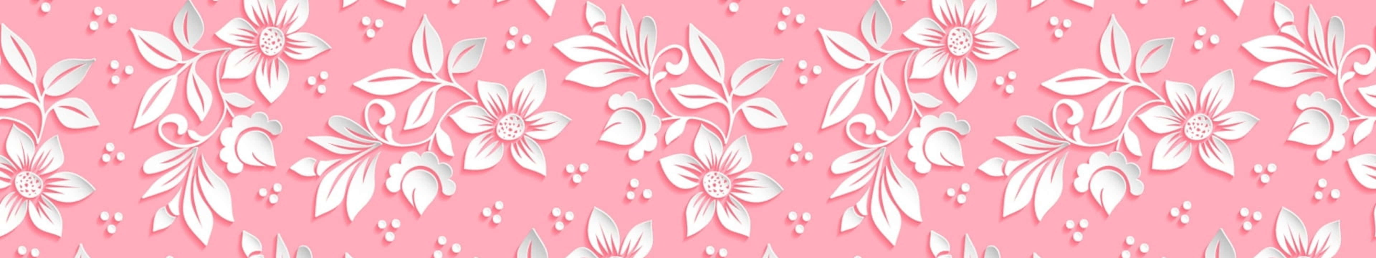 5760x1080 桌布 壁紙 — 白色剪紙花卉藤蔓和花朵在柔和的粉紅色背景上以重複圖案優雅地飄浮。