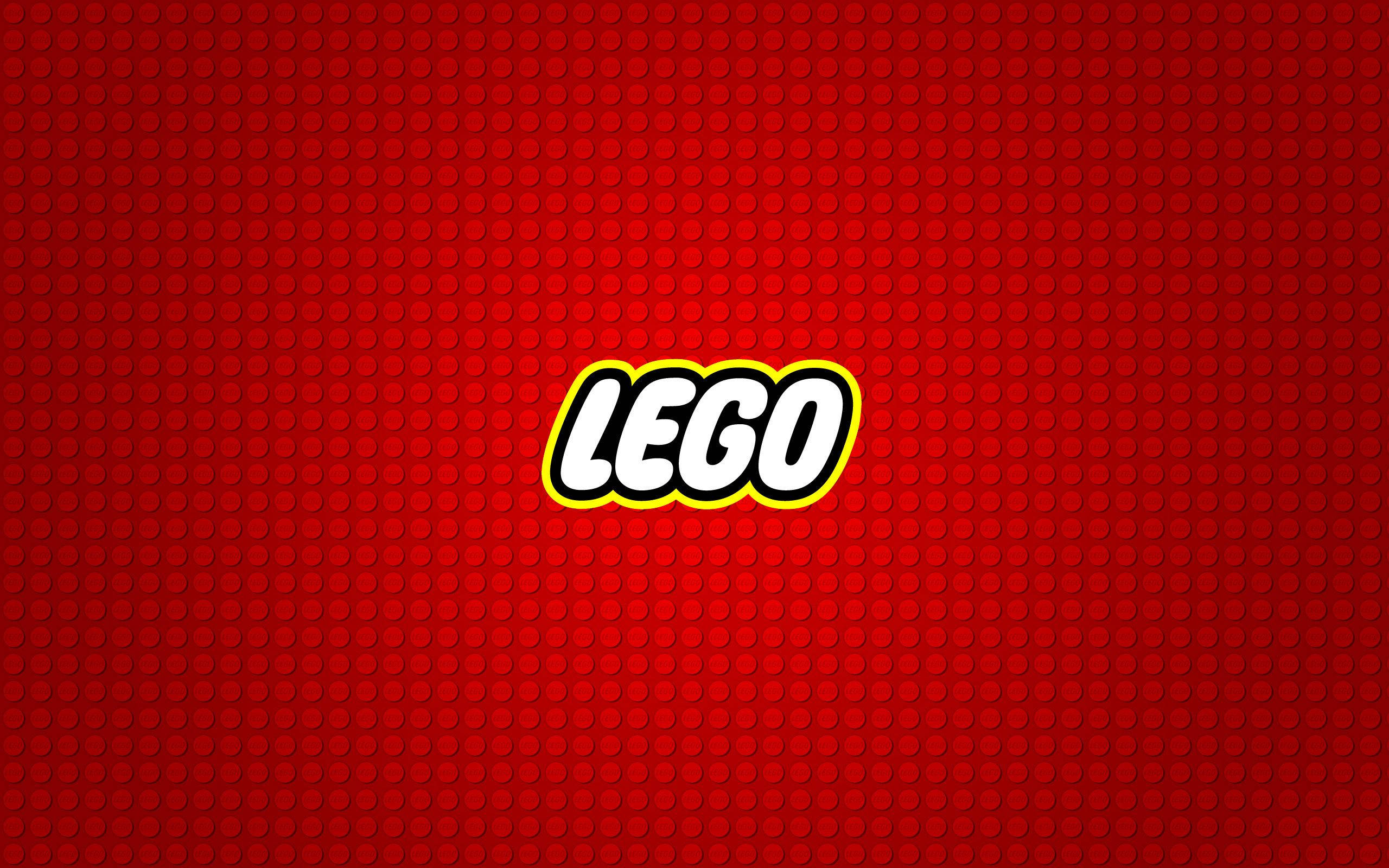 樂高 桌布 壁紙 — 白色和黃色的醒目LEGO標誌居中於紋理紅磚背景上。