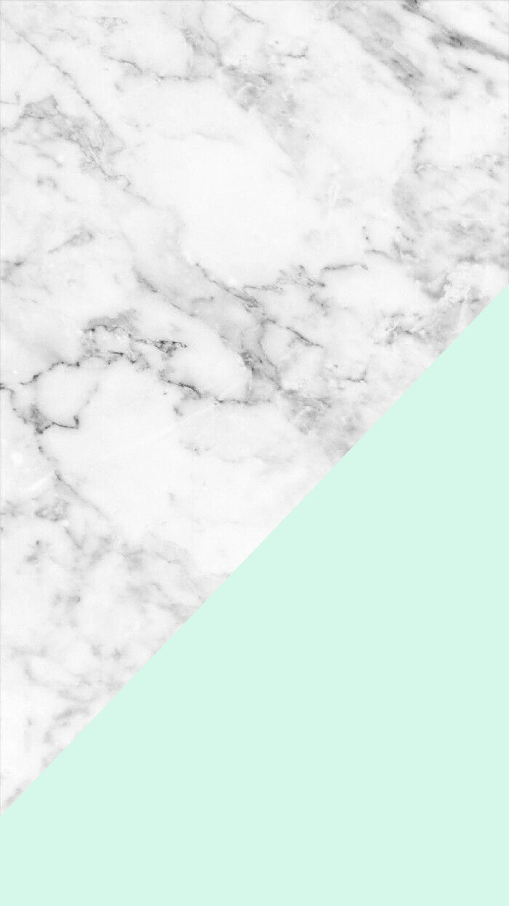 White Marble 桌布 壁紙 — 白色大理石帶灰色紋理，在柔和的薄荷綠色背景上呈對角線分割。