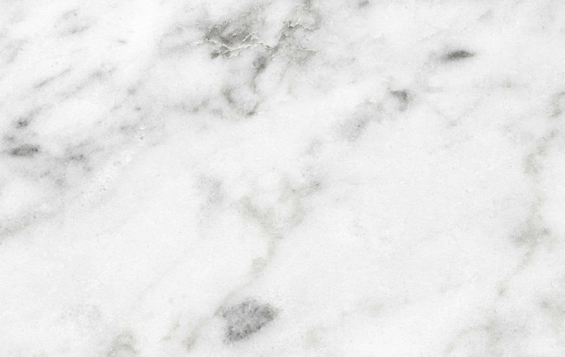 White Marble 桌布 壁紙 — 白色大理石特寫，帶有柔和灰色紋理，營造出奢華天然石材質感。