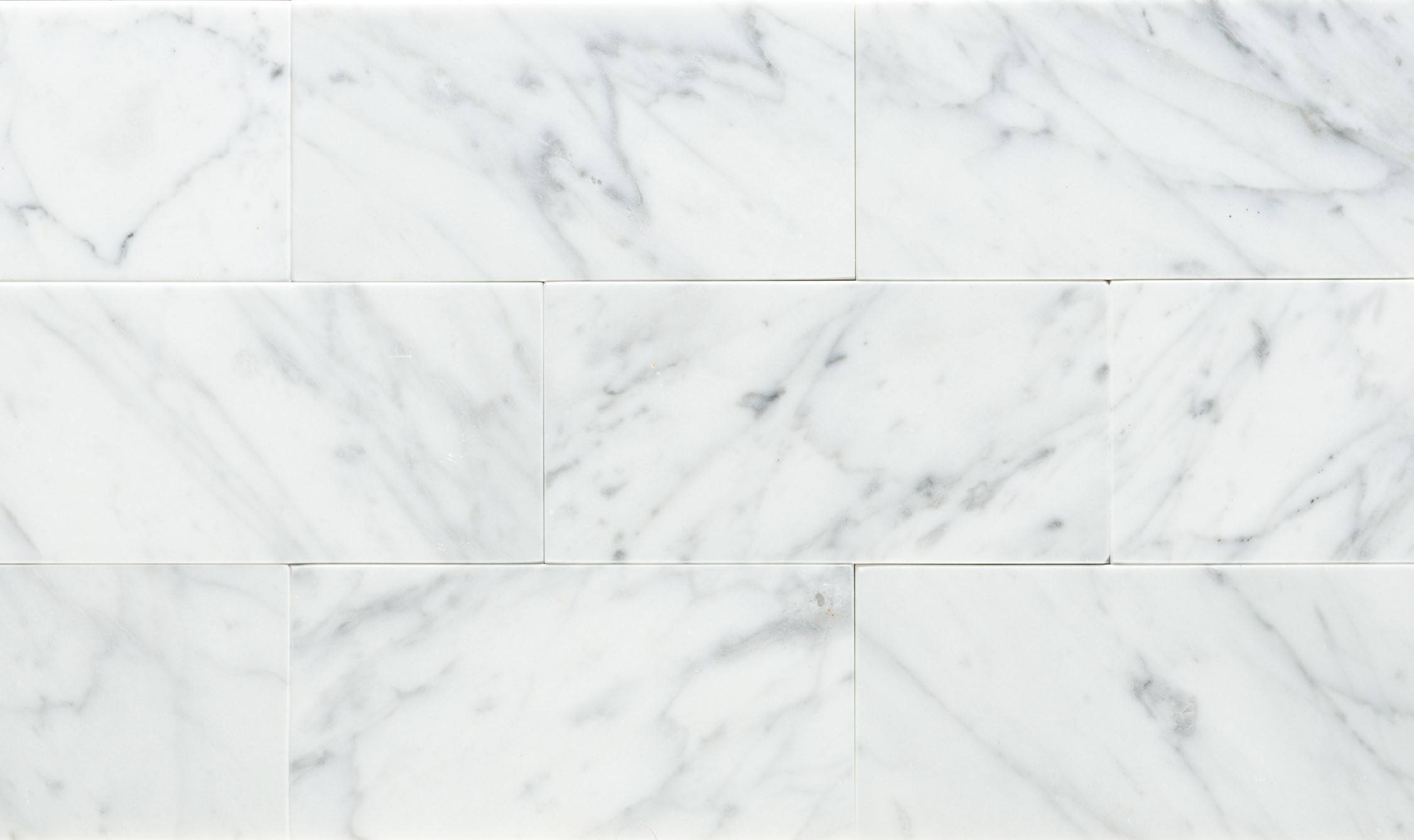 Marble 桌布 壁紙 — 白色大理石瓷磚帶有灰色紋理，以整齊的網格圖案排列。