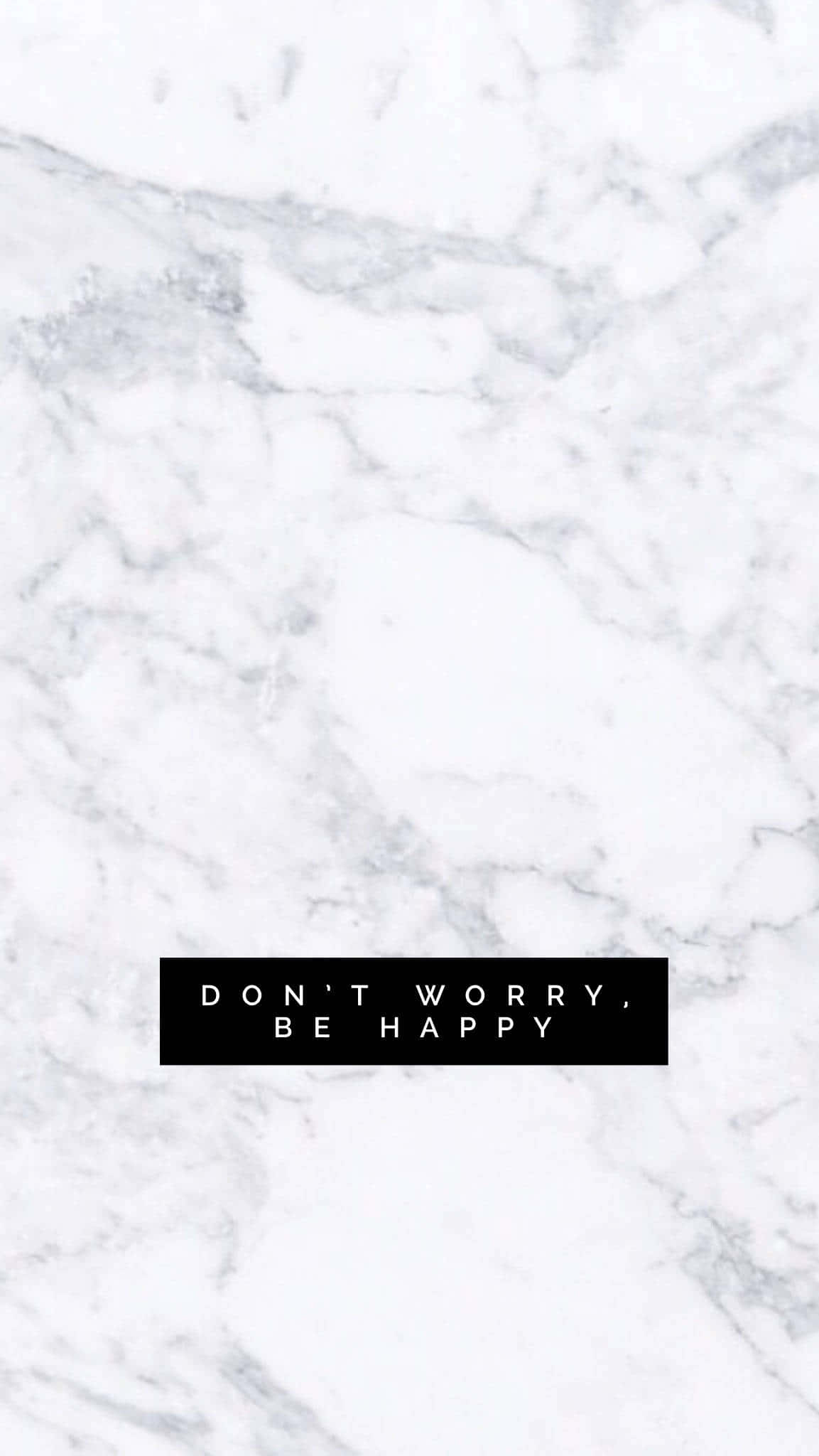 Dont Worry Be Happy 桌布 壁紙 — 白色大理石背景，帶有灰色紋路，以及一個黑色文字框，上面寫著 don't worry be happy。