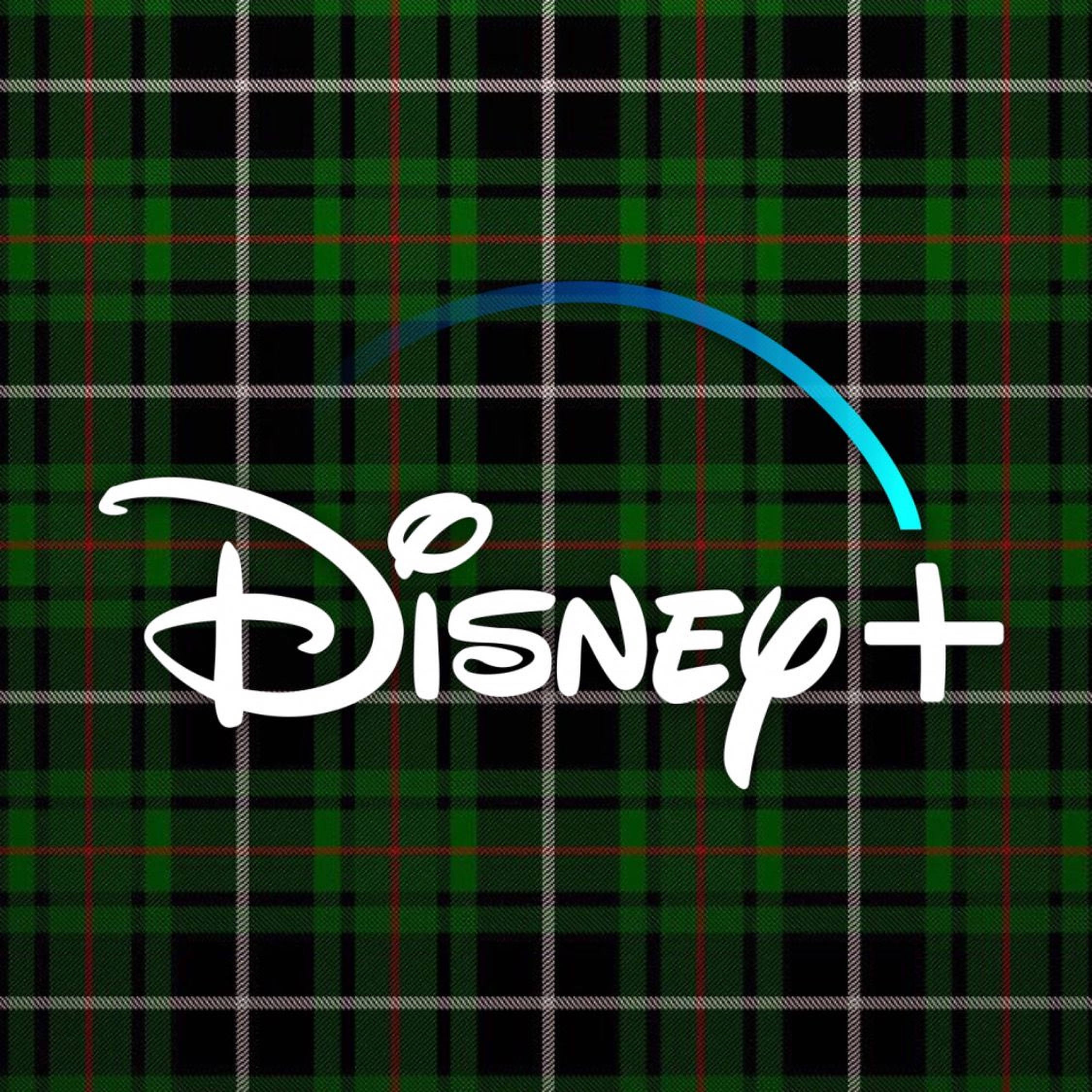 Disney Logo 桌布 壁紙 — 白色帶藍色弧線的Disney+標誌，背景為綠色、黑色、紅色格子圖案。