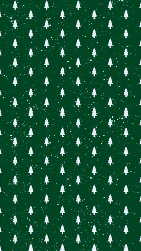 Dark Green Christmas 桌布 壁紙 — 白色松樹點綴在帶有紋理的深綠色背景上，散落著雪花。