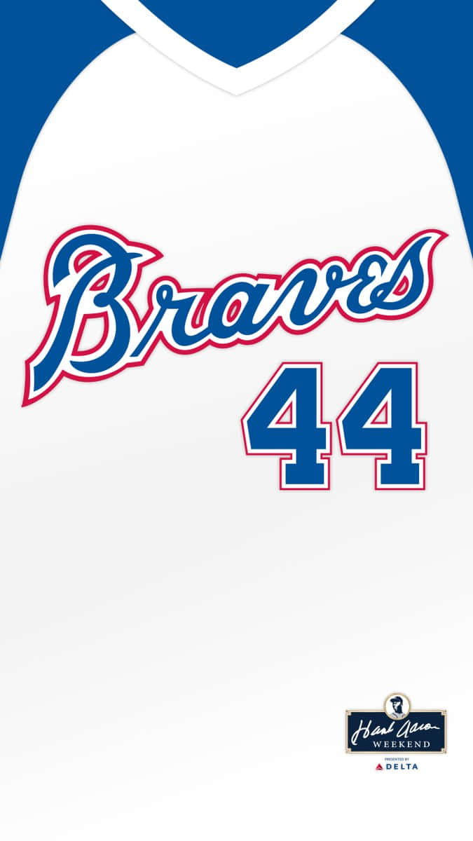 桌布 壁紙 — 白色棒球衫特寫，胸前有藍色和紅色的「Braves」字樣及44號碼。