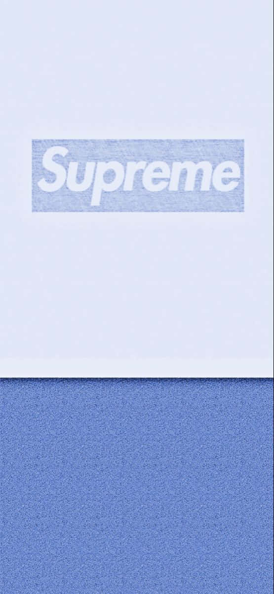 blue supreme 桌布 壁紙 — 白色極簡Supreme標誌，帶紋理的藍白背景。