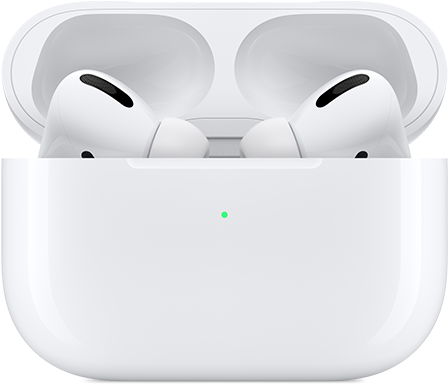 AirPods 桌布 壁紙 — 白色無線耳機安放在打開的充電盒中，帶有發光的綠色電池指示燈。