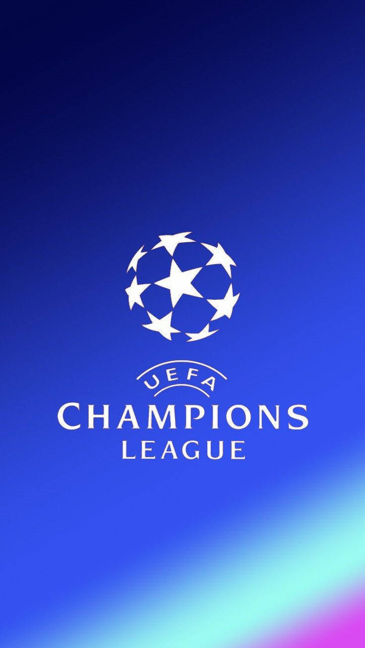 Champions League 桌布 壁紙 — 白色的UEFA歐冠聯賽標誌在帶有柔和粉紅和青藍色調的漸變藍色背景上突出顯眼。