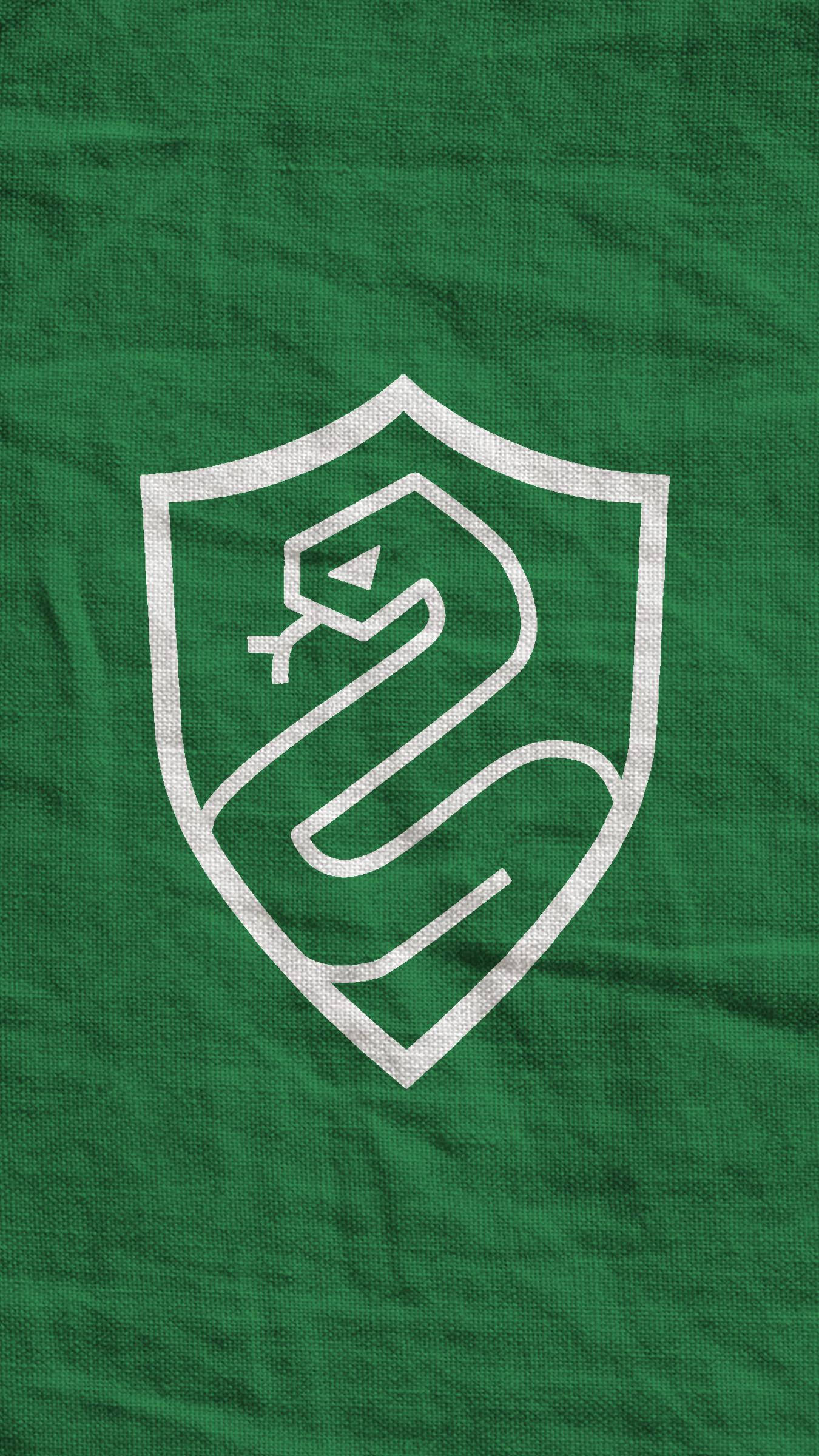 Slytherin Aesthetic 桌布 壁紙 — 白色簡約蛇形徽章，置於帶紋理的綠色布料背景上。