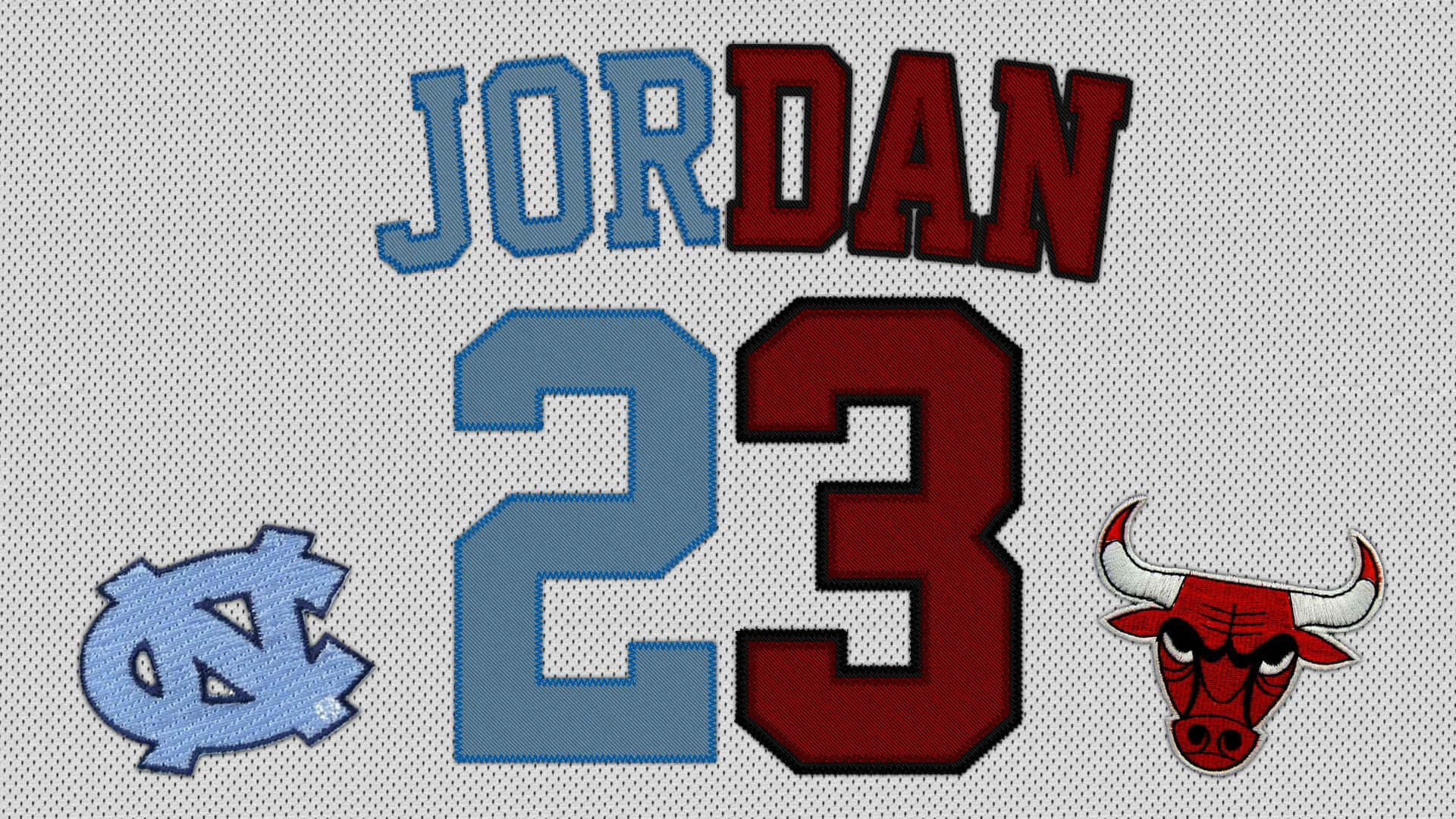 桌布 壁紙 — 白色籃球球衣特寫，上面有藍色和紅色的「JORDAN」和號碼「23」，兩側有UNC和芝加哥公牛隊標誌。