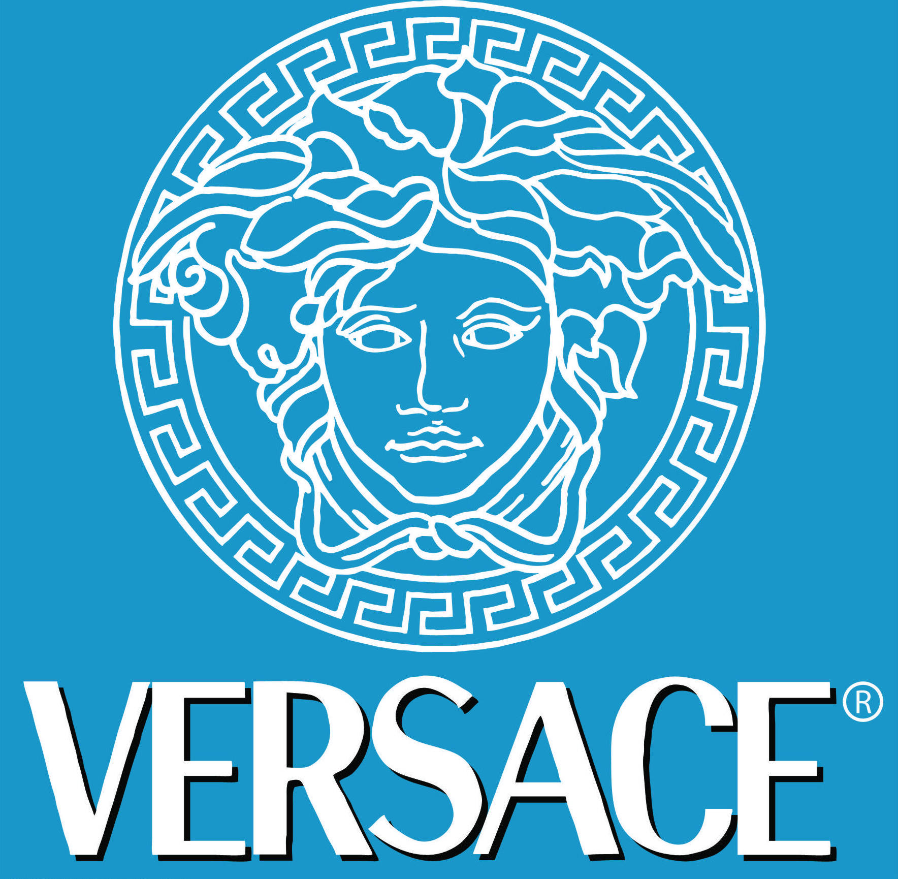 Versace Logo 桌布 壁紙 — 白色線條藝術美杜莎頭標誌，被希臘鑰匙圖案包圍，在純藍色背景上，下方有「VERSACE」文字。