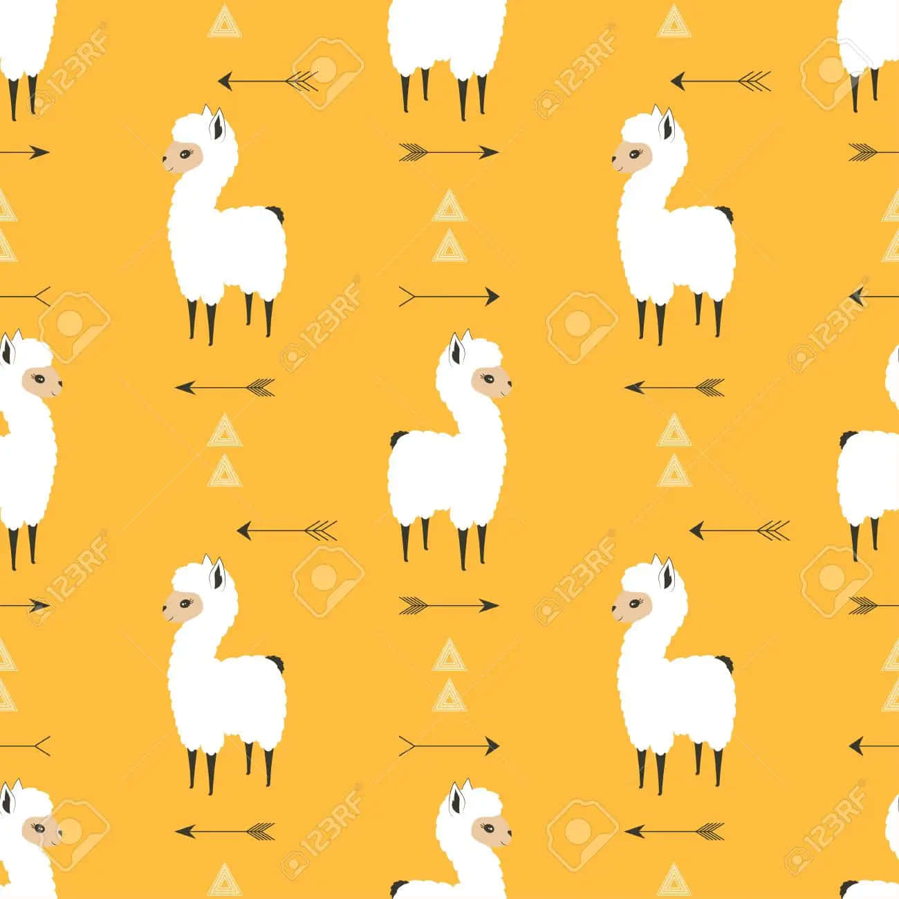llama 桌布 壁紙 — 白色羊駝，黑色腿和箭頭，在溫暖的黃色背景上重複圖案。