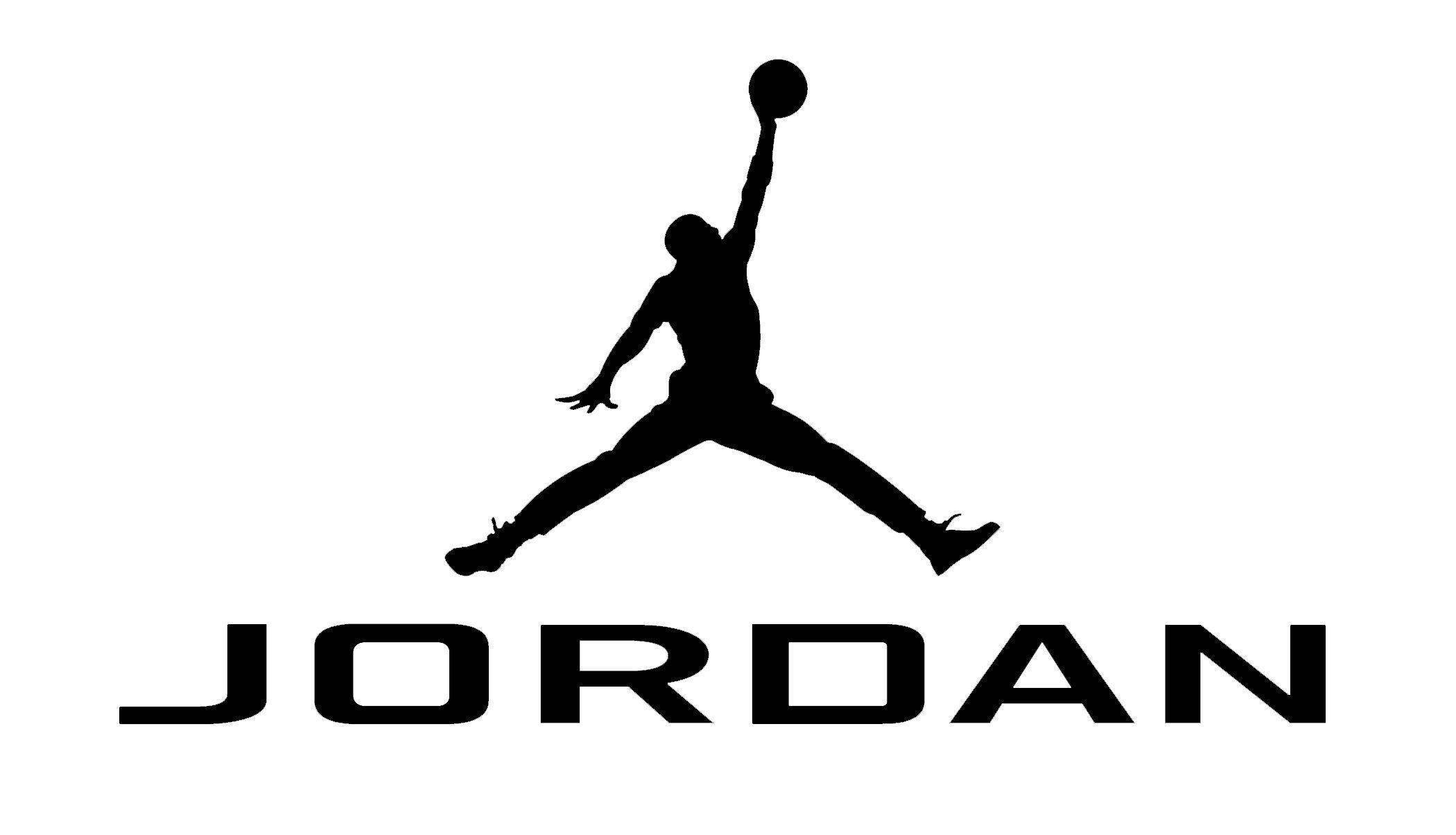 Jordan Logo 桌布 壁紙 — 白色背景上，一個籃球運動員在空中將球灌入籃框，上方有JORDAN字樣的黑色剪影。