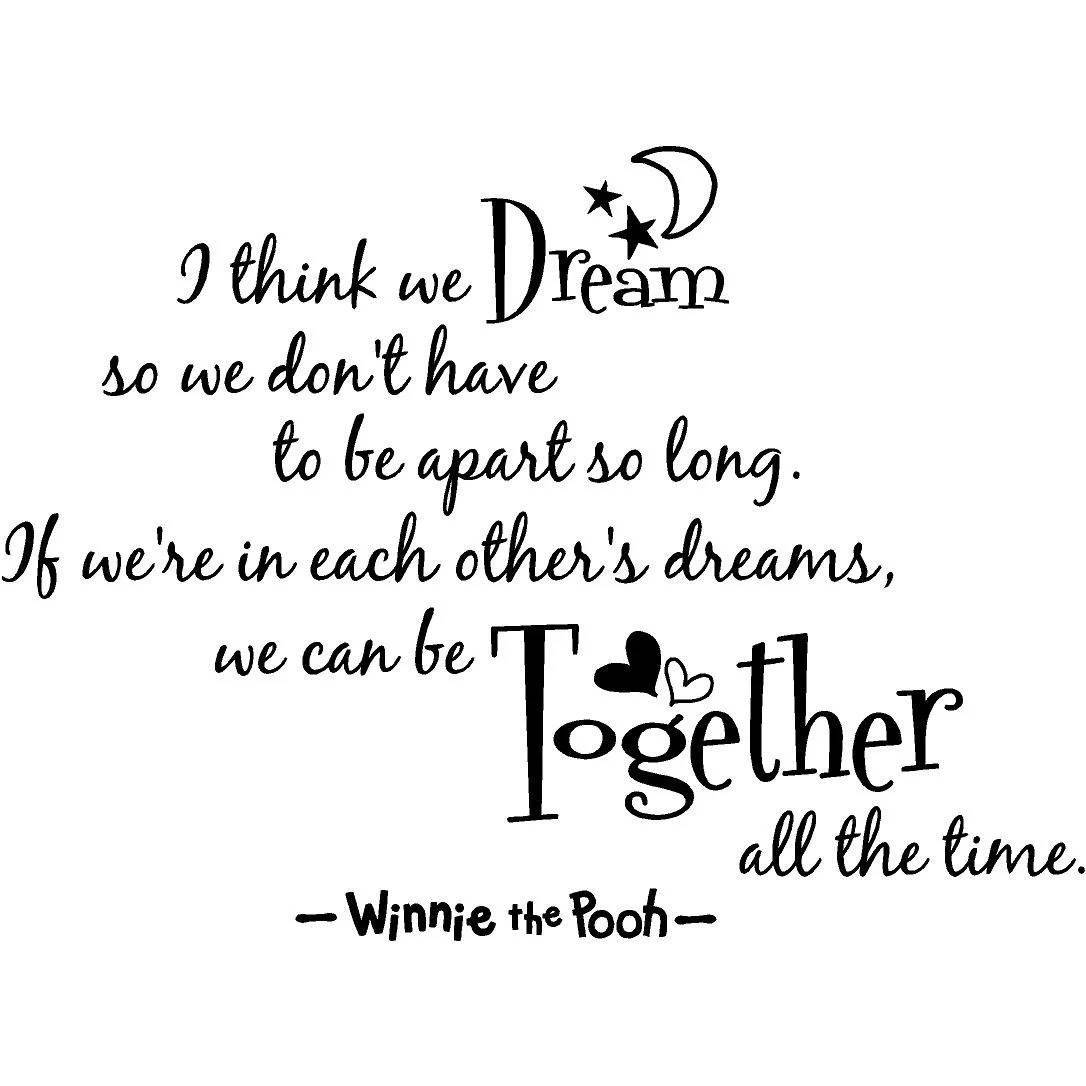 Winnie The Pooh Quotes 桌布 壁紙 — 白色背景上，小熊維尼關於一起做夢的黑色草書名言，點綴著星星和心形。