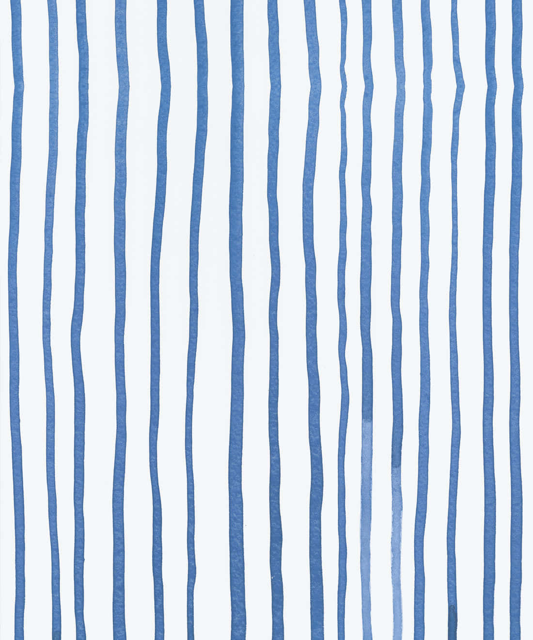 Cute Stripes 桌布 壁紙 — 白色背景上帶有波浪邊緣的垂直藍色條紋，營造出有節奏感的水彩圖案。