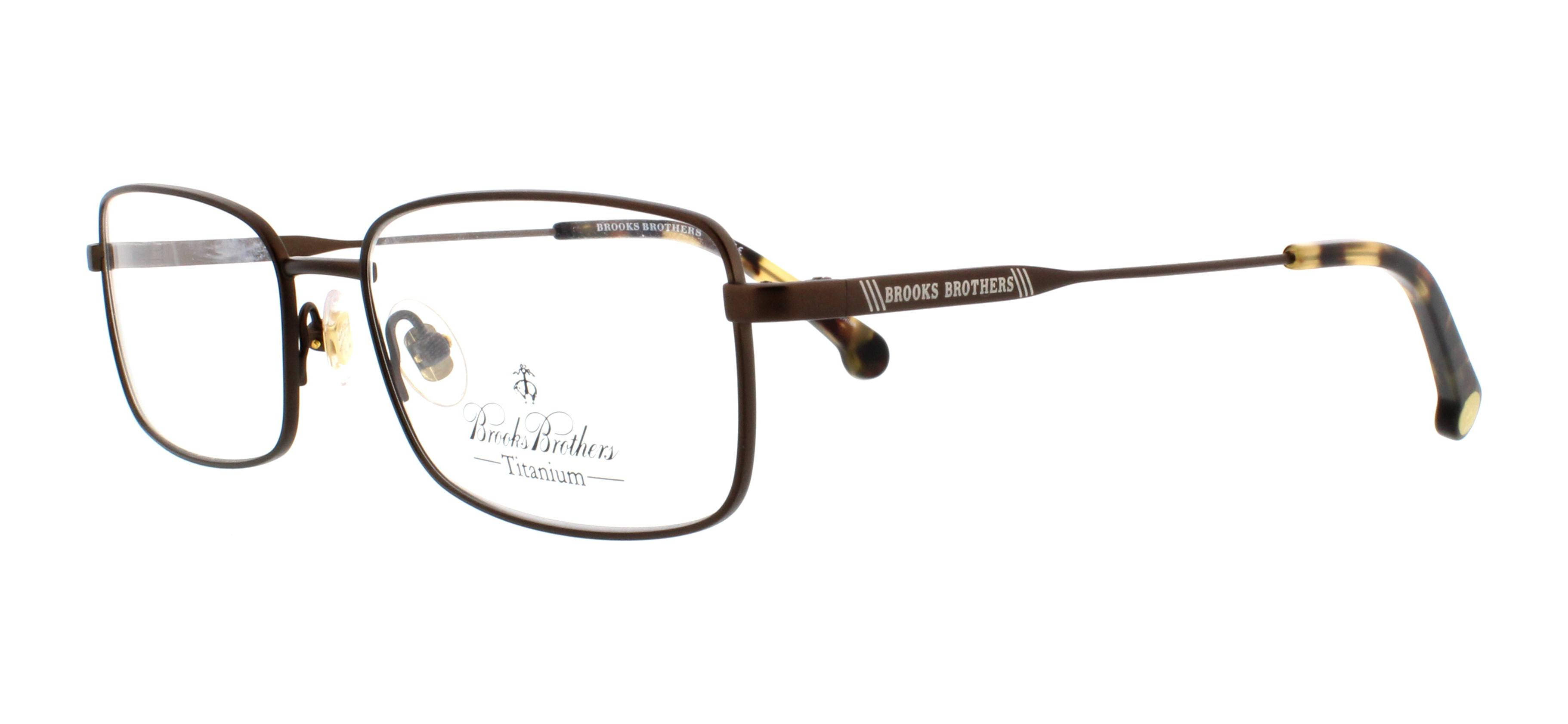 glasses 桌布 壁紙 — 白色背景上的長方形Brooks Brothers鈦金屬眼鏡，配以玳瑁鏡臂和透明鏡片。