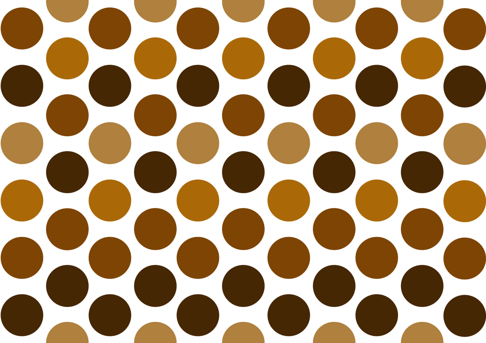 Brown Polka Dots 桌布 壁紙 — 白色背景上重複排列不同深淺的棕色圓形圖案，營造出復古幾何風格的壁紙。