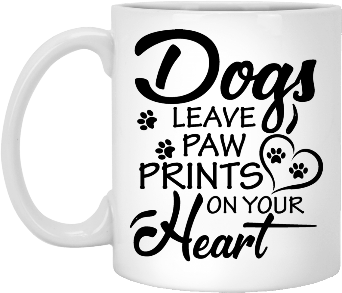 剪貼畫 桌布 壁紙 — 白色陶瓷杯，黑色文字寫著「Dogs Leave Paw Prints on Your Heart」，飾有爪印圖標和心形。