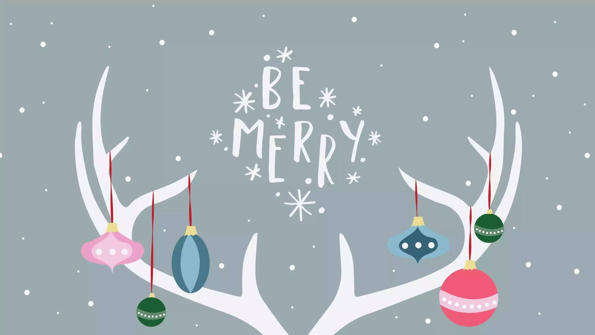 Kawaii Christmas 桌布 壁紙 — 白色鹿角裝飾著色彩繽紛的飾物和「BE MERRY」字句，背景是雪白的灰色。