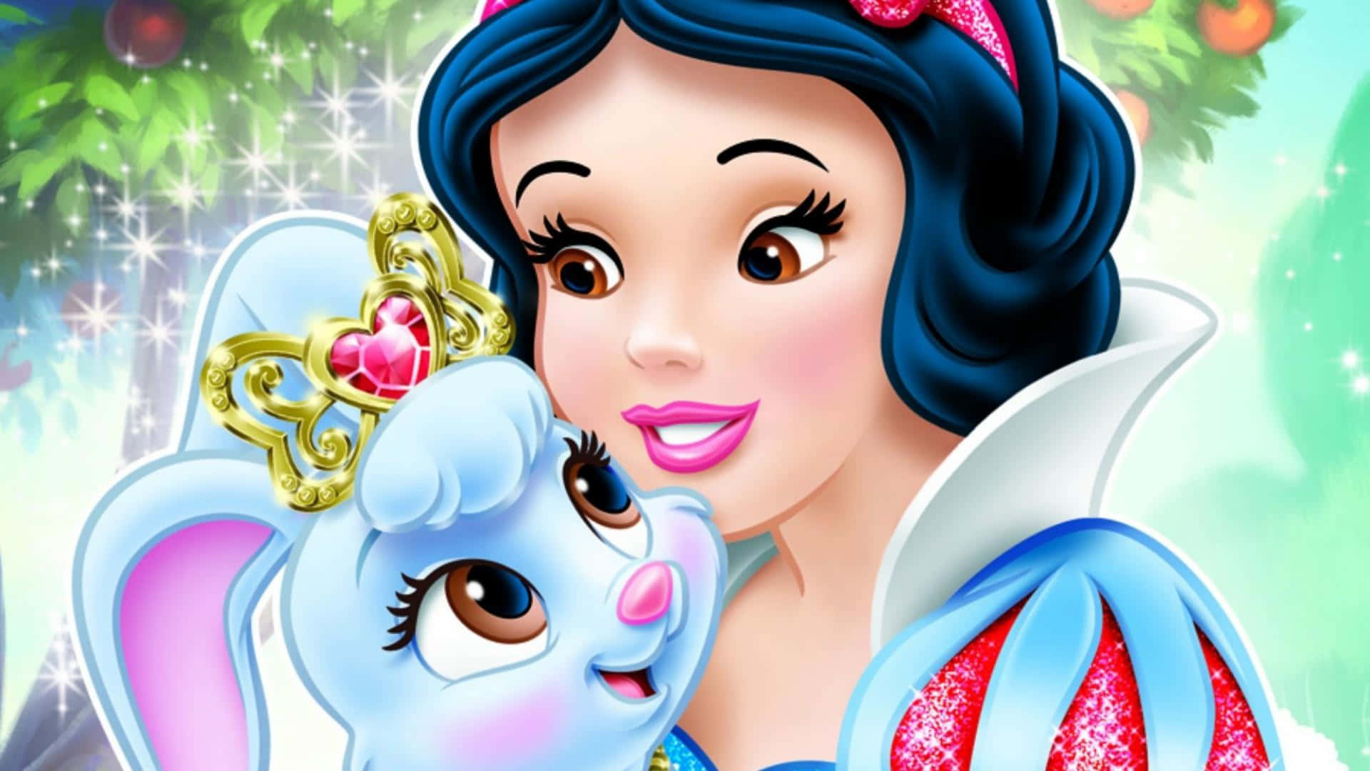 白雪公主 桌布 壁紙 — 白雪公主溫暖地微笑，抱著一隻戴著金色心形頭飾的藍色兔子，背景是閃閃發光的森林。