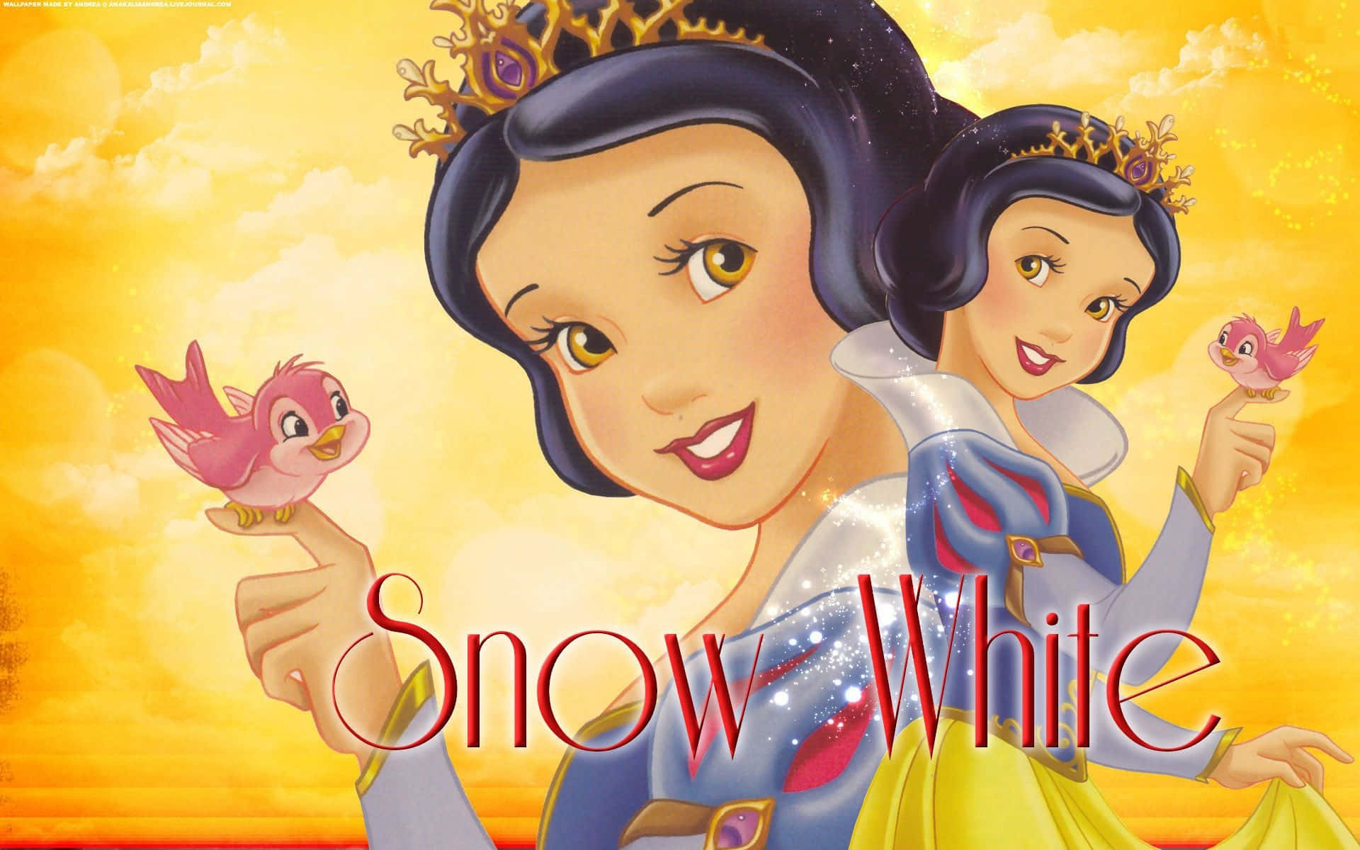 白雪公主 桌布 壁紙 — 白雪公主身穿皇家藍色和黃色長袍，戴著皇冠，在金色夕陽天空下捧著粉紅色小鳥。