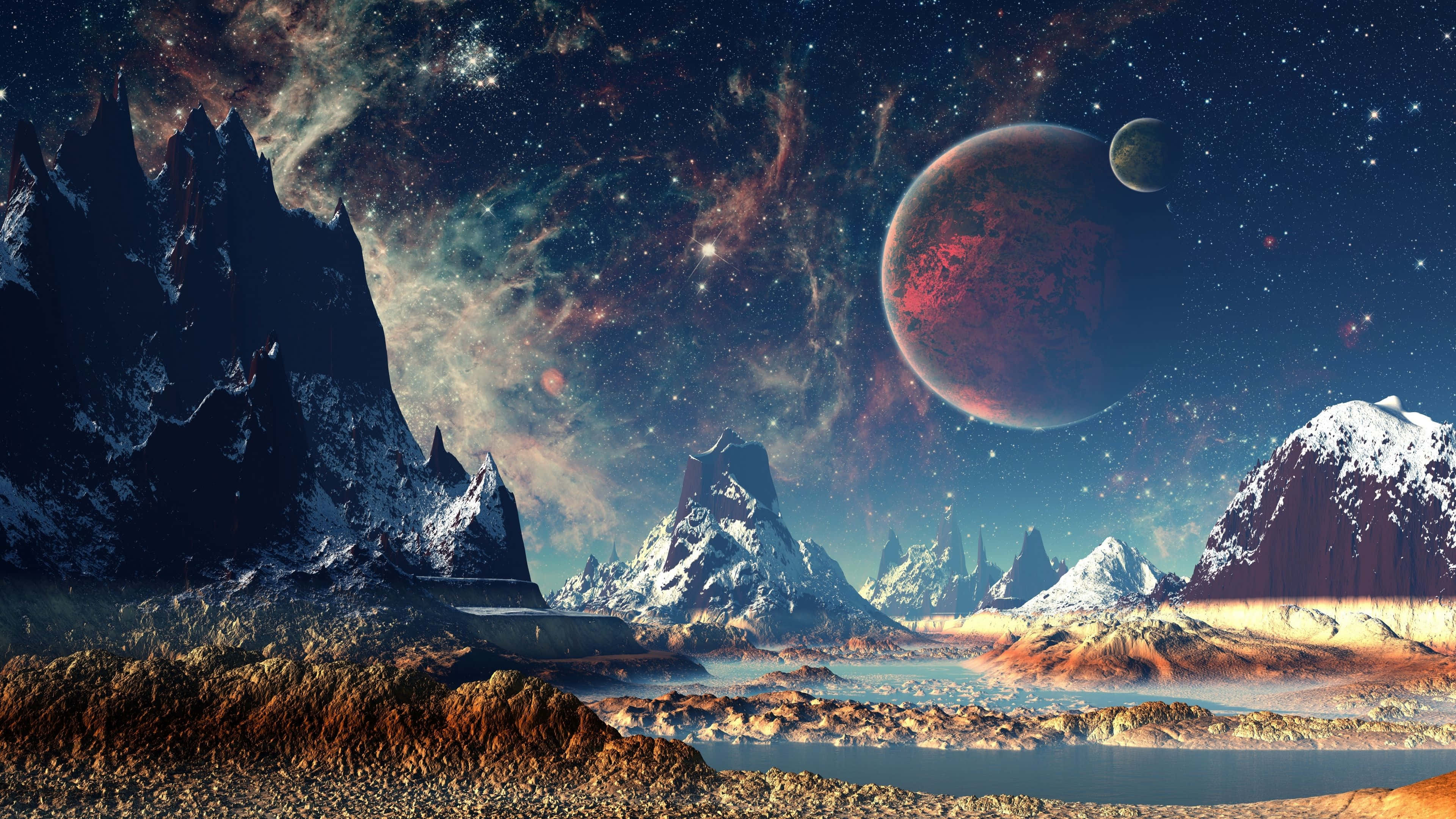 風景 桌布 壁紙 — 白雪覆蓋的外星山脈在星空下聳立，一顆紅色行星和發光的星雲在反射湖面上方閃耀。