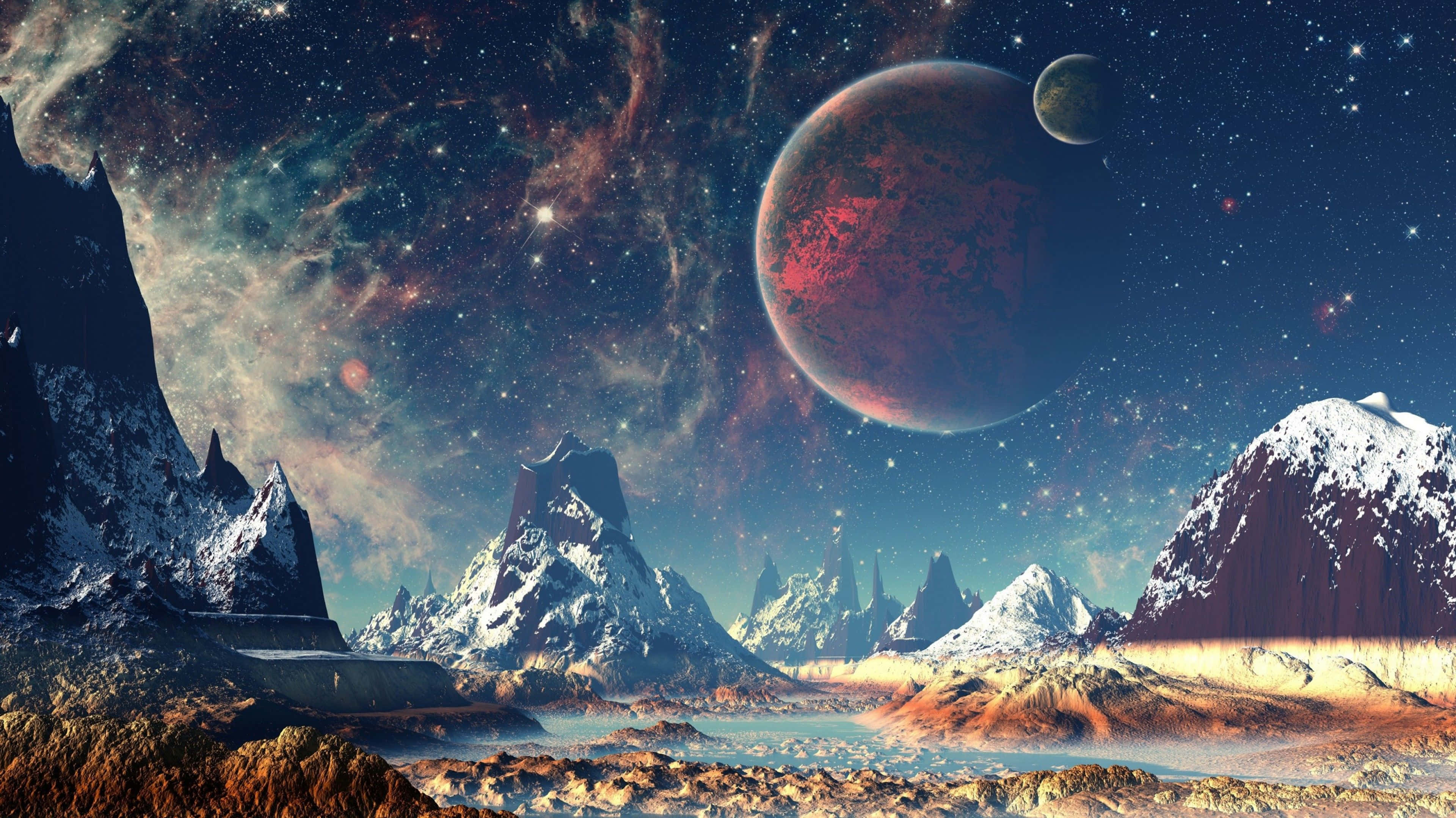 山景 桌布 壁紙 — 白雪覆蓋的外星山脈在星空下聳立，一顆巨大的紅色行星和較小的月亮懸掛在頭頂。