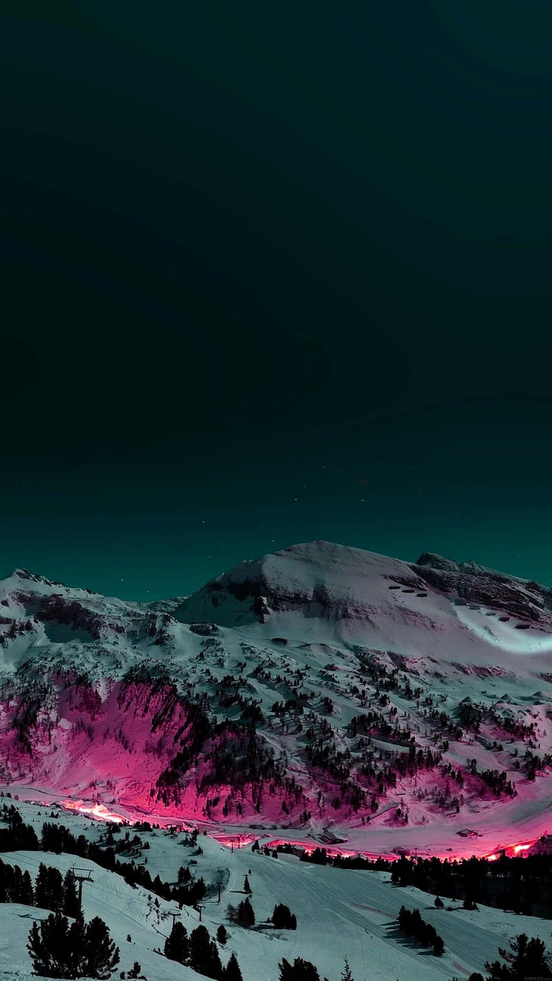白雪覆蓋的山峰