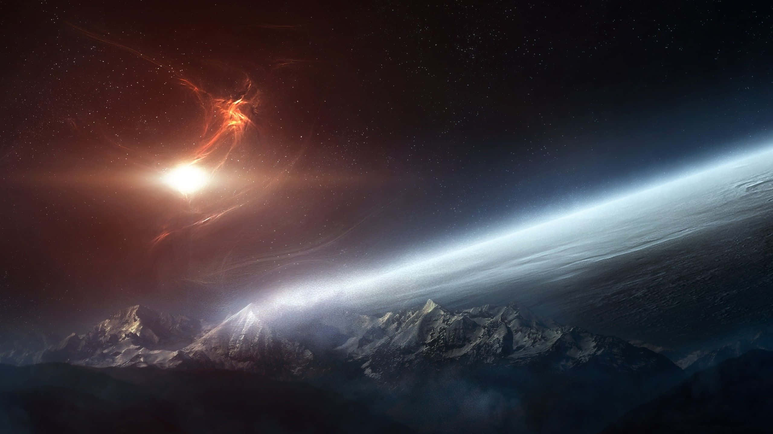 2560x1440 動態圖片 桌布 壁紙 — 白雪覆蓋的山脈在宇宙天空下聳立，發光的星雲和星爆照亮了行星彎曲的地平線。