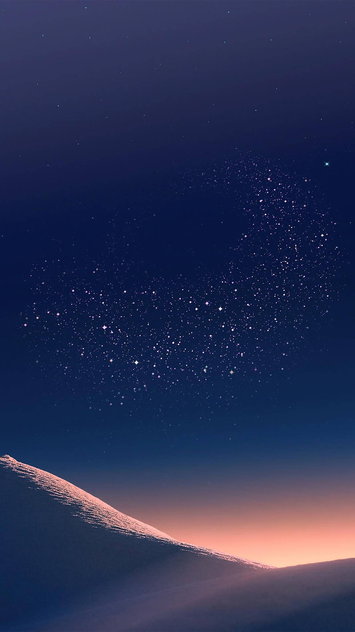 夜空 桌布 壁紙 — 白雪覆蓋的山脊在深藍色、佈滿閃爍星星的天空下，散發著粉紅色的日落光芒。