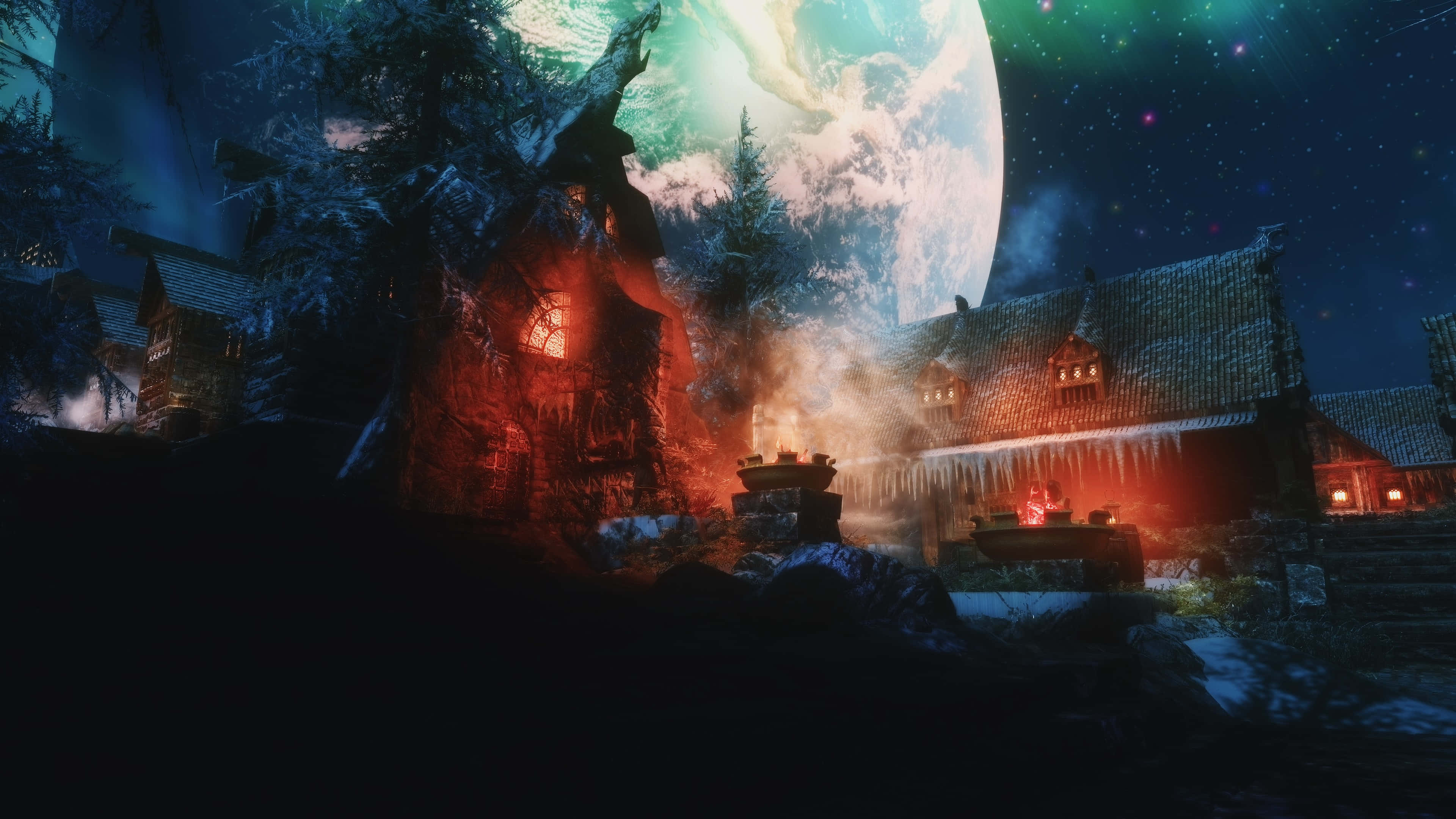Skyrim Windhelm 桌布 壁紙 — 白雪覆蓋的鄉村小屋在繁星點點的冬夜中，在巨大的月亮下溫暖地發光。