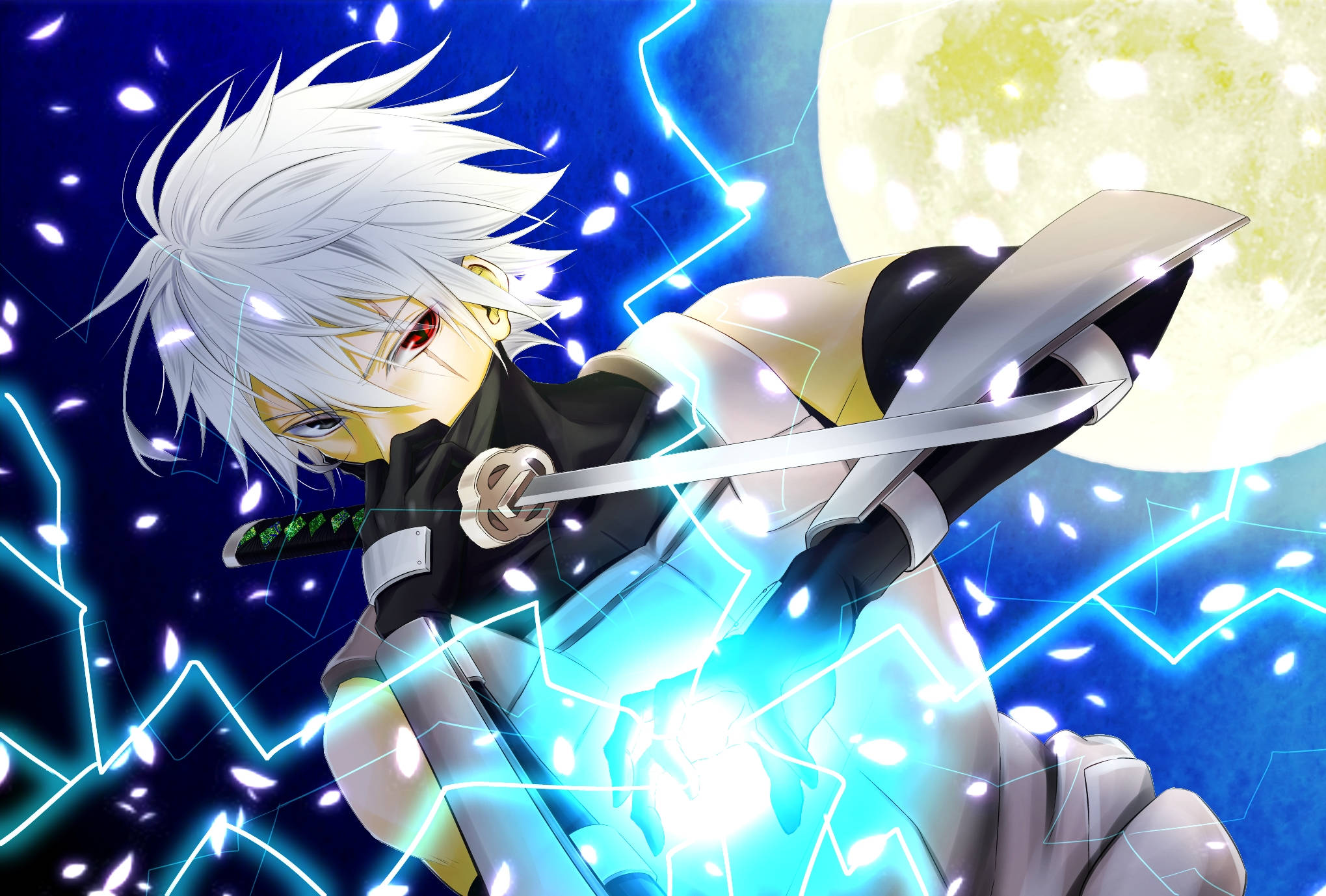 Naruto Kakashi 桌布 壁紙 — 白髮動漫戰士揮舞發光劍，背景是深藍色天空、滿月，周圍有電能噼啪作響。