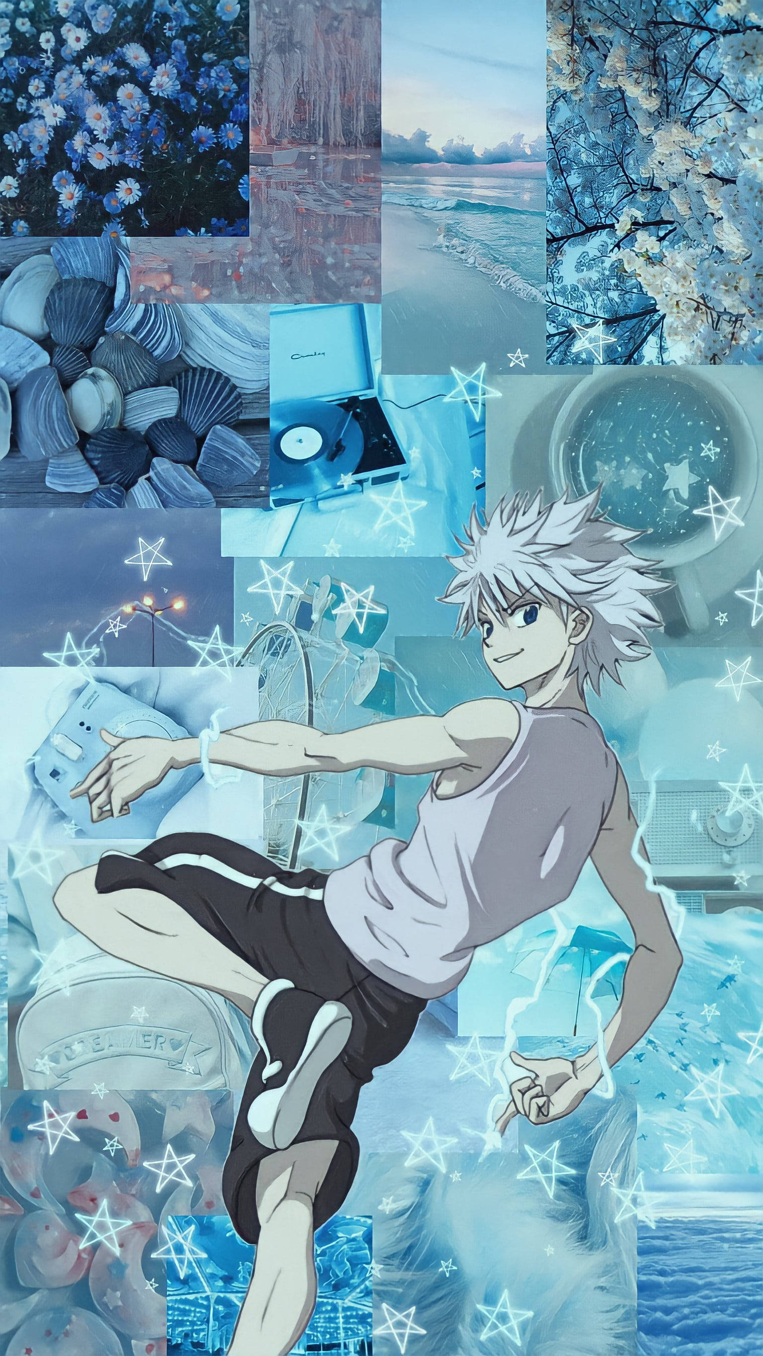 killua 4K 桌布 壁紙 — 白髮動漫男孩跳過一個藍色調的花朵、海洋、星星和復古科技拼貼畫。