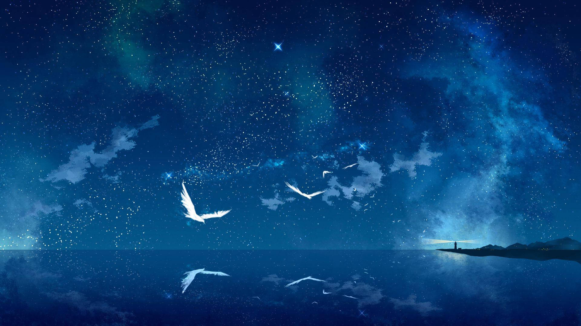 夜空 桌布 壁紙 — 白鳥在繁星點點的藍天下翱翔，極光倒映在平靜的海面上，附近有一座遙遠的燈塔。