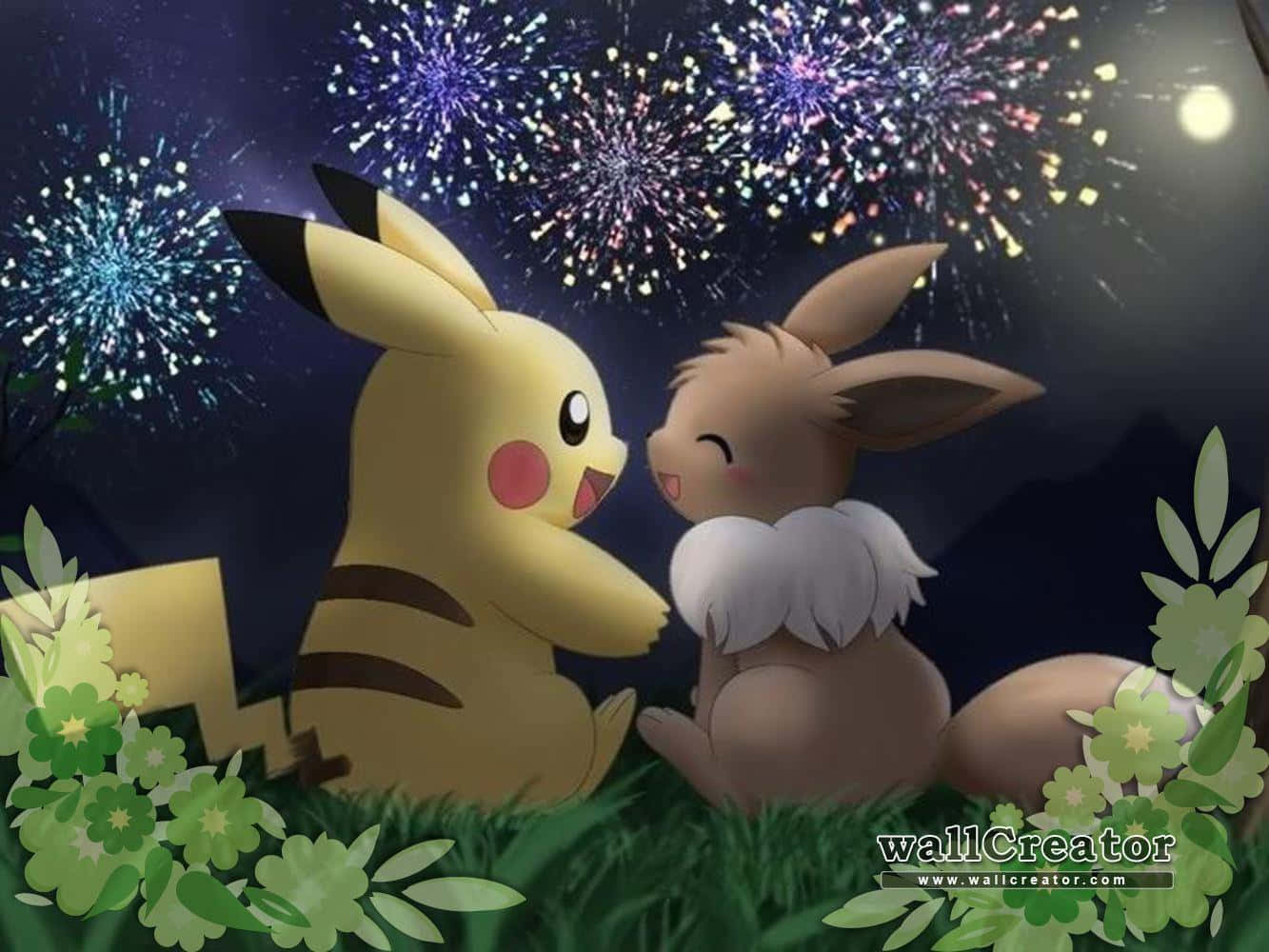 Cute Pikachu And Eevee 桌布 壁紙 — 皮卡丘和伊布一起坐在草地上，色彩繽紛的煙火照亮夜空。
