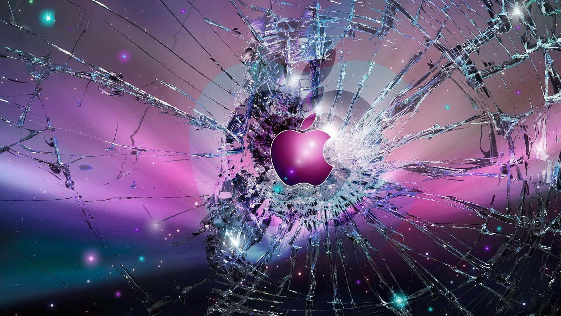 Fracture Glass 桌布 壁紙 — 碎裂玻璃效果在宇宙紫色和青綠色的星空中顯現出一個發光的蘋果標誌。