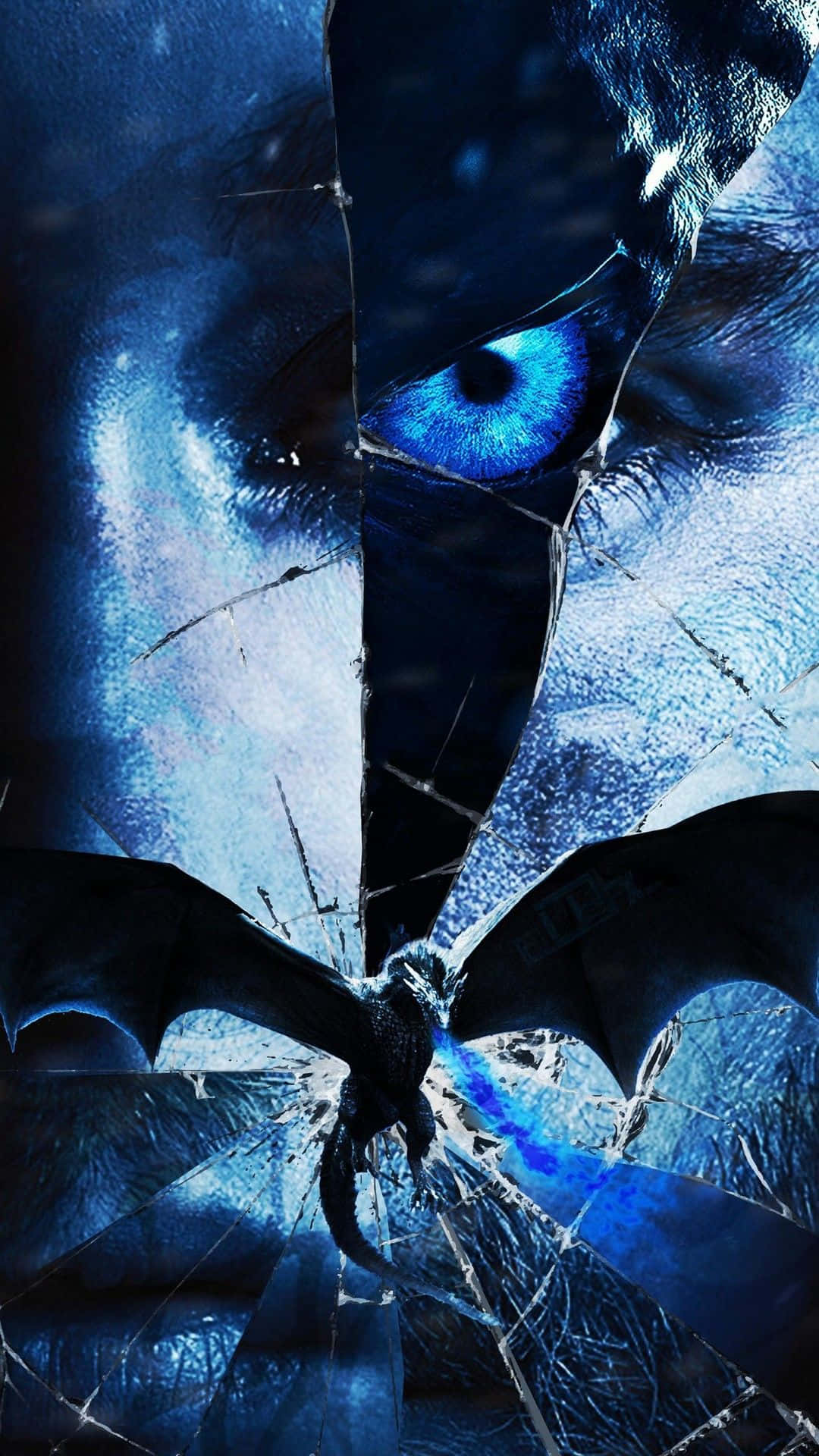 3d Gaming 桌布 壁紙 — 碎裂玻璃效果揭示了一隻發光的藍色眼睛和一條黑暗的龍，背景是冰藍色。
