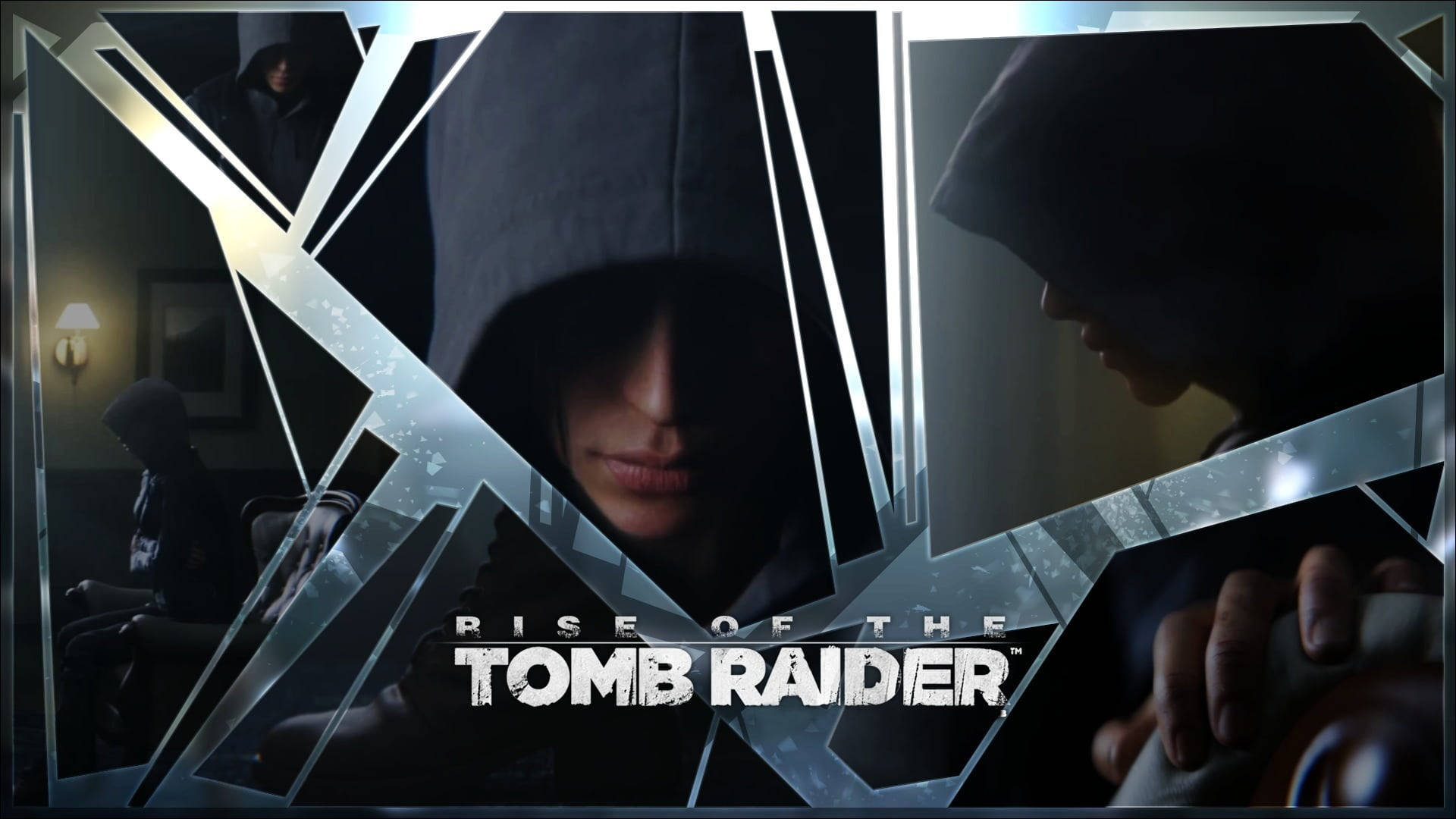 Rise Of The Tomb Raider 桌布 壁紙 — 碎裂的玻璃視角揭示了一個戴著兜帽的身影，身處一個燈光昏暗的房間，房間裡有燈和牆上掛著的裱框藝術品。