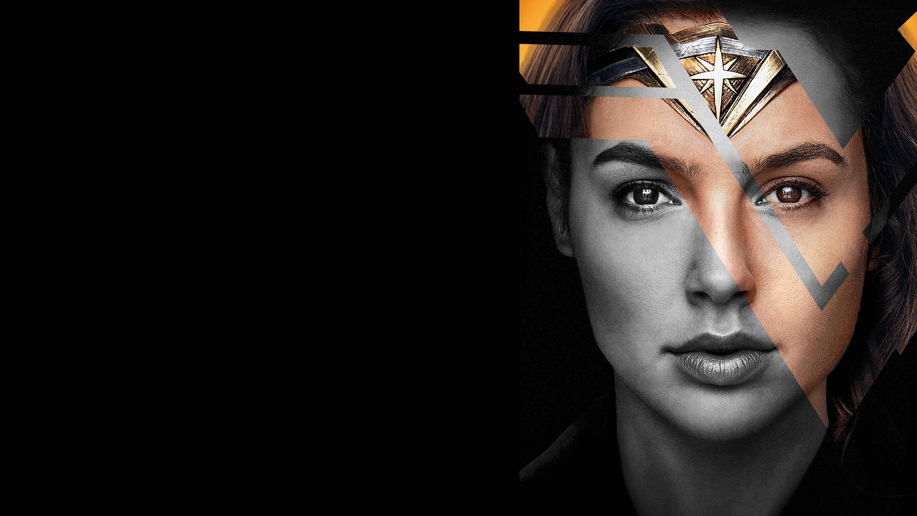 Gal Gadot 桌布 壁紙 — 神力女超人的肖像一分為二，戴著金色頭飾，背景為純黑色。