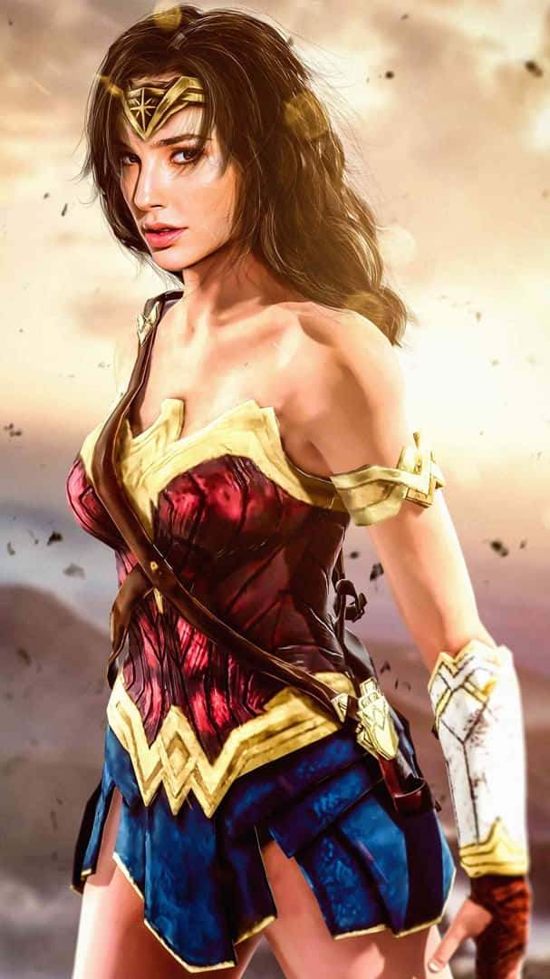 Wonder Woman 桌布 壁紙 — 神力女超人穿著標誌性的紅藍金盔甲，在塵土飛揚的戰場背景下擺好姿勢。