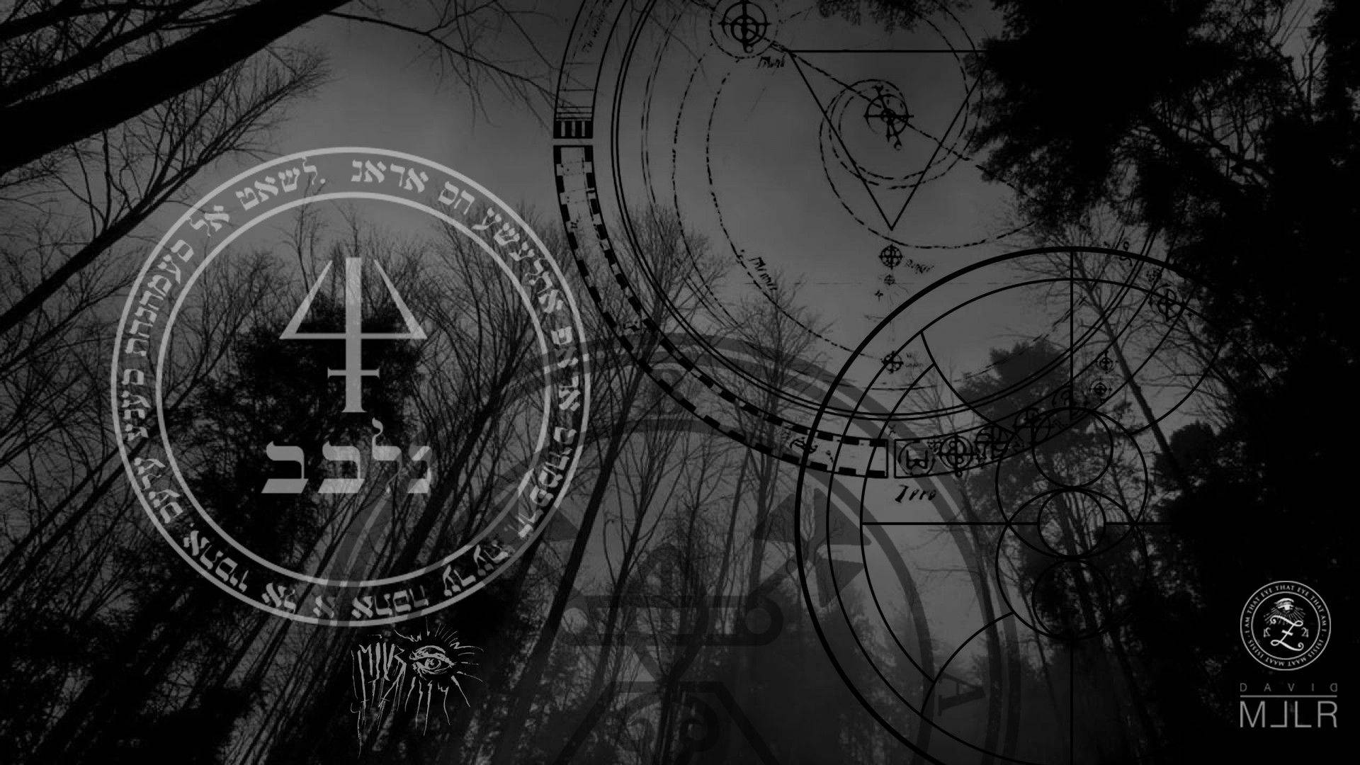 路西法 桌布 壁紙 — 神秘的神秘符號和希伯來文文字疊加在單色的黑暗森林場景上。