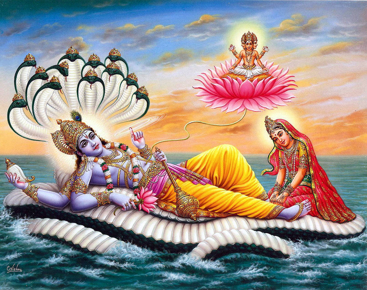 Vishnu 桌布 壁紙 — 神聖人物躺在一張宇宙蛇床上，漂浮在海洋波浪上，在日落天空下，上方有一位蓮花托舉的神祇。