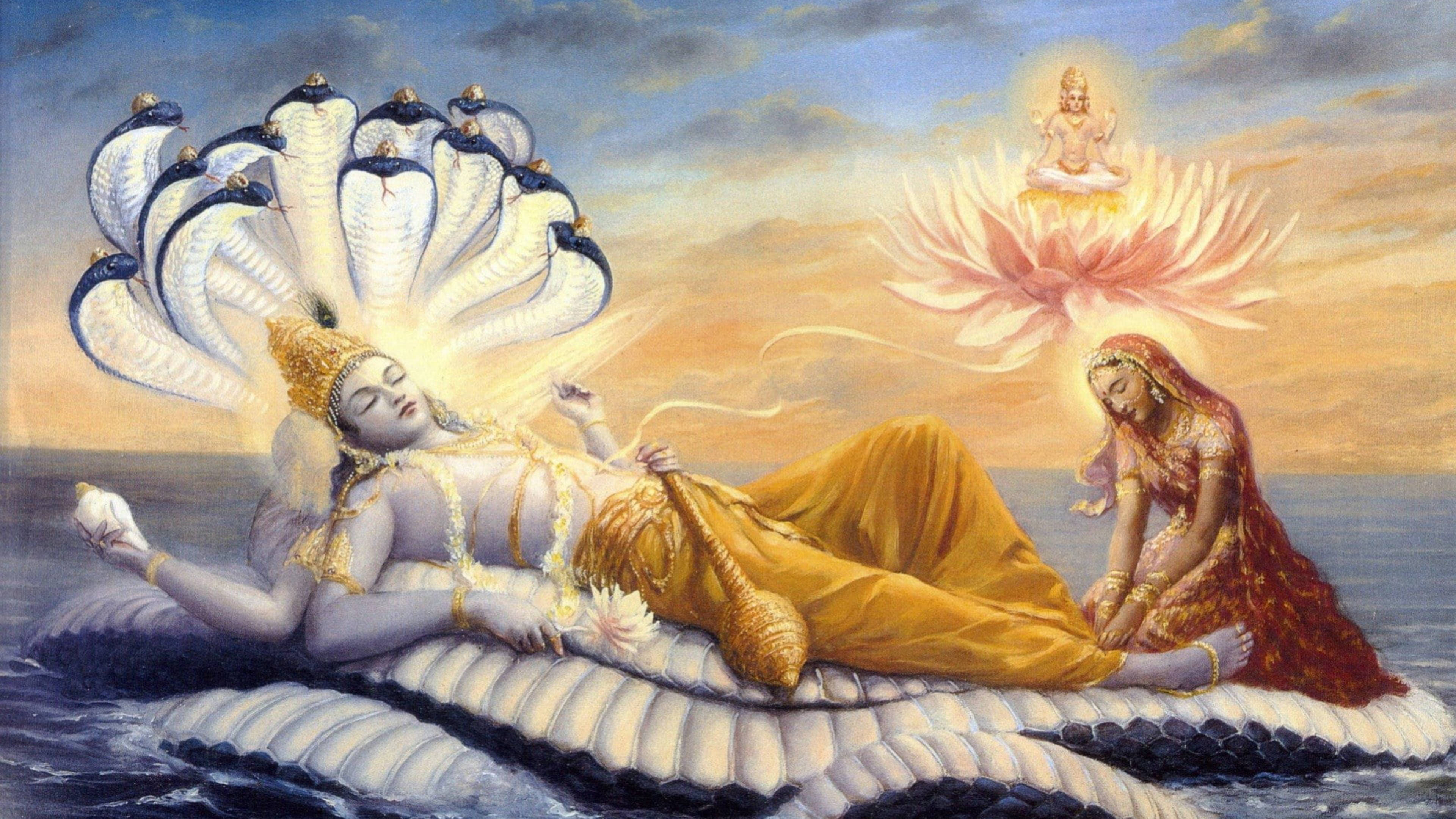 krishna ji 桌布 壁紙 — 神聖人物躺臥在宇宙蛇身上，置身於海浪之中，女神跪在一旁，上方蓮花上坐著一位神祇。