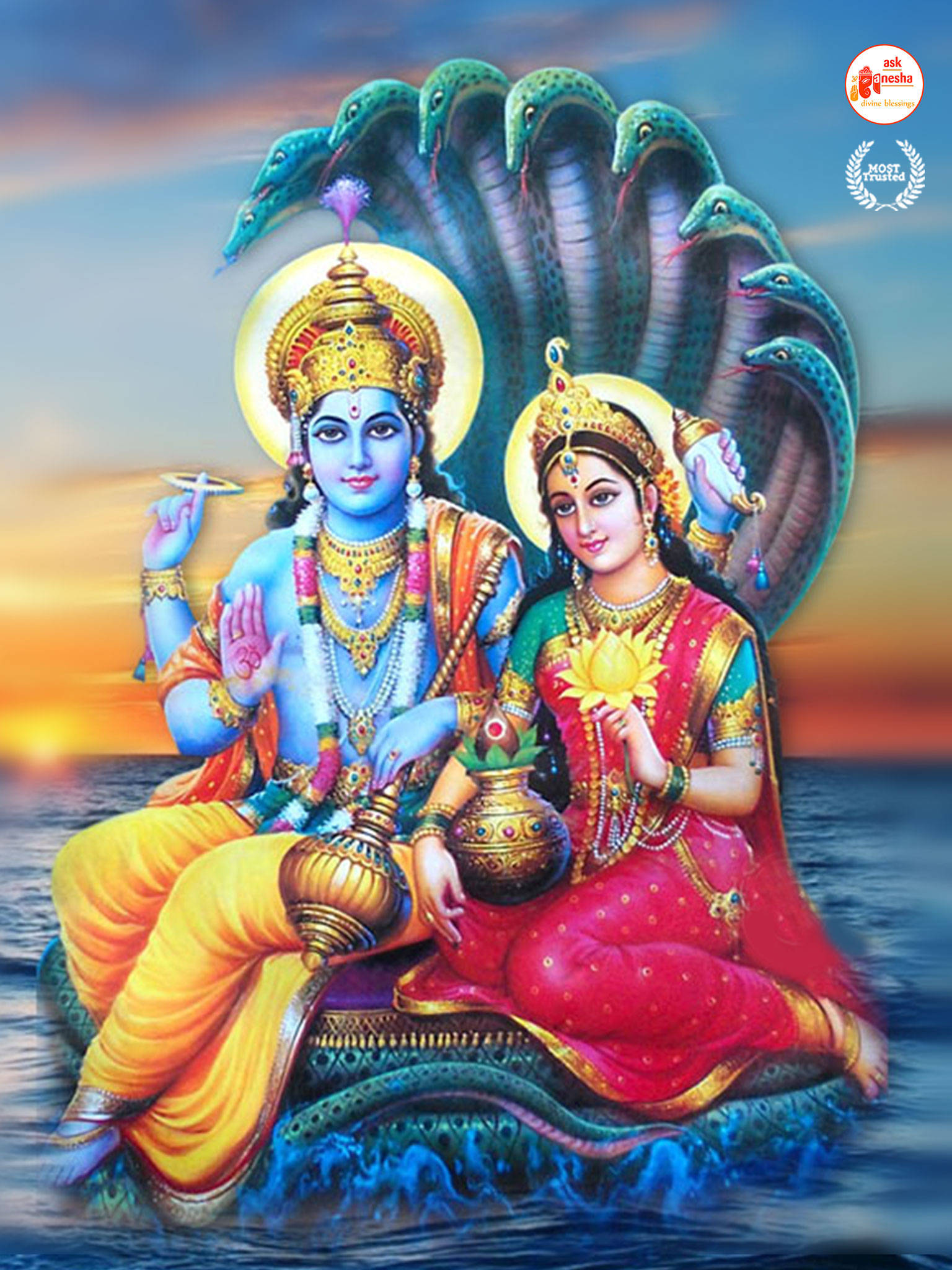 Indian 桌布 壁紙 — 神聖夫婦毗濕奴神和拉克什米女神優雅地坐在多頭蛇上，金色夕陽映照著海浪。