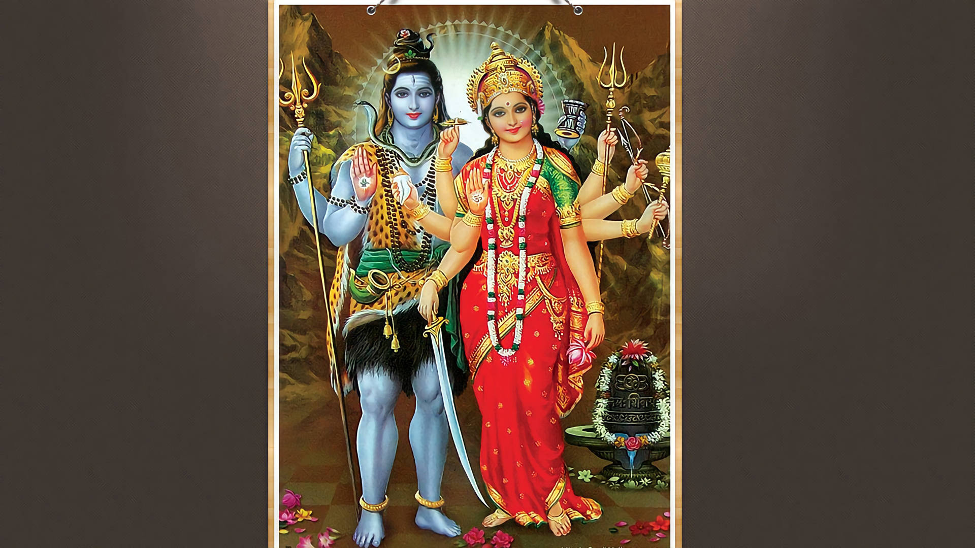 shiv parvati HD 桌布 壁紙 — 神聖的印度教神祇濕婆和帕爾瓦蒂身著華麗的傳統服飾，站在山巒背景前，周圍環繞著神聖符號。