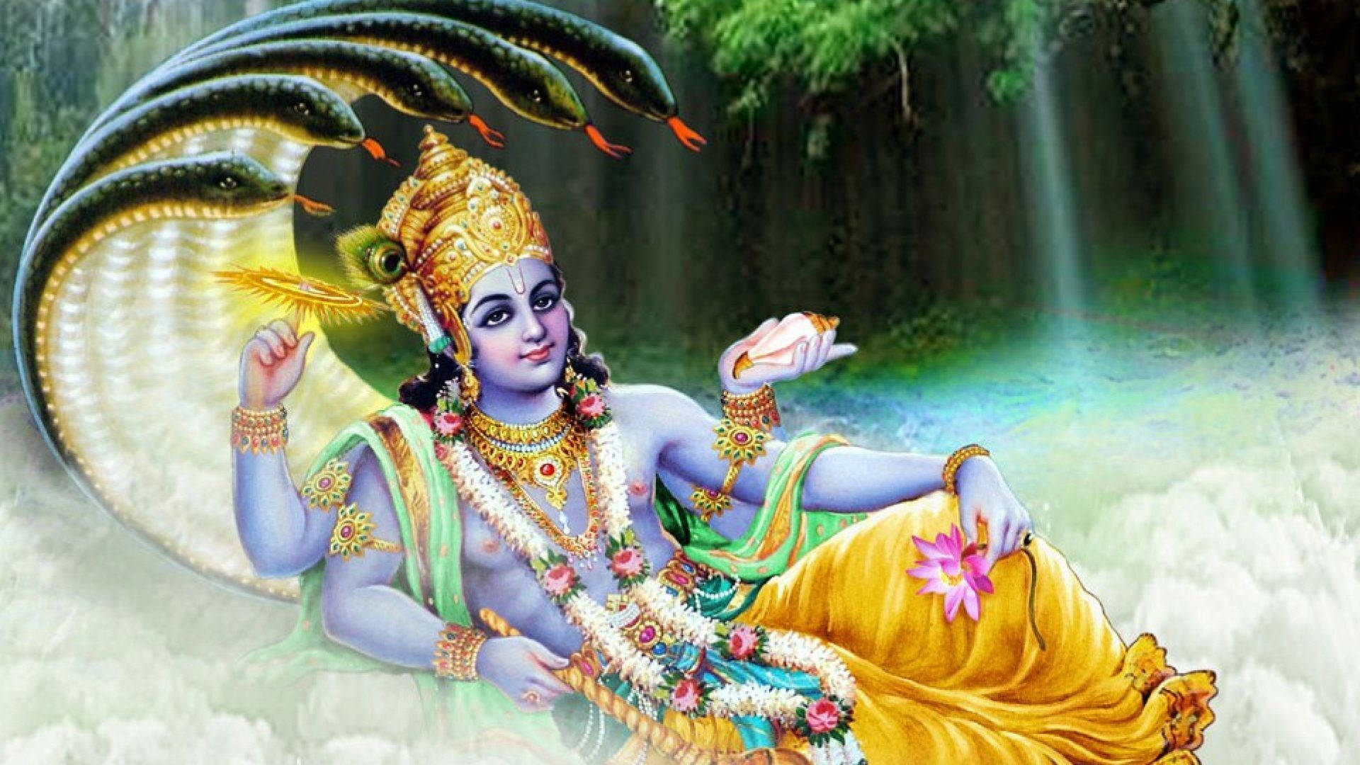 Vishnu 桌布 壁紙 — 神聖的藍皮膚神祇，飾有黃金珠寶和花環，優雅地躺臥，身後盤繞著多頭蛇，背景是霧氣瀰漫的森林。