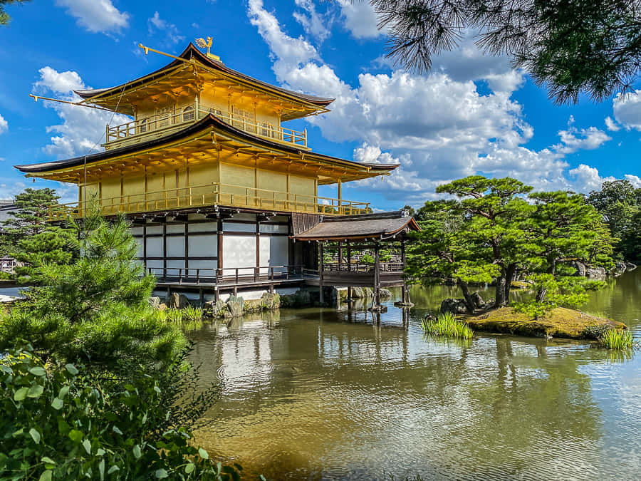 秋日金閣寺的壯麗倒影 — 京都 壁紙