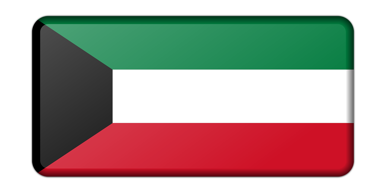 Flags 桌布 壁紙 — 科威特國旗，帶有綠色、白色、紅色條紋和黑色三角形，位於光澤圓角矩形上，背景為黑色。